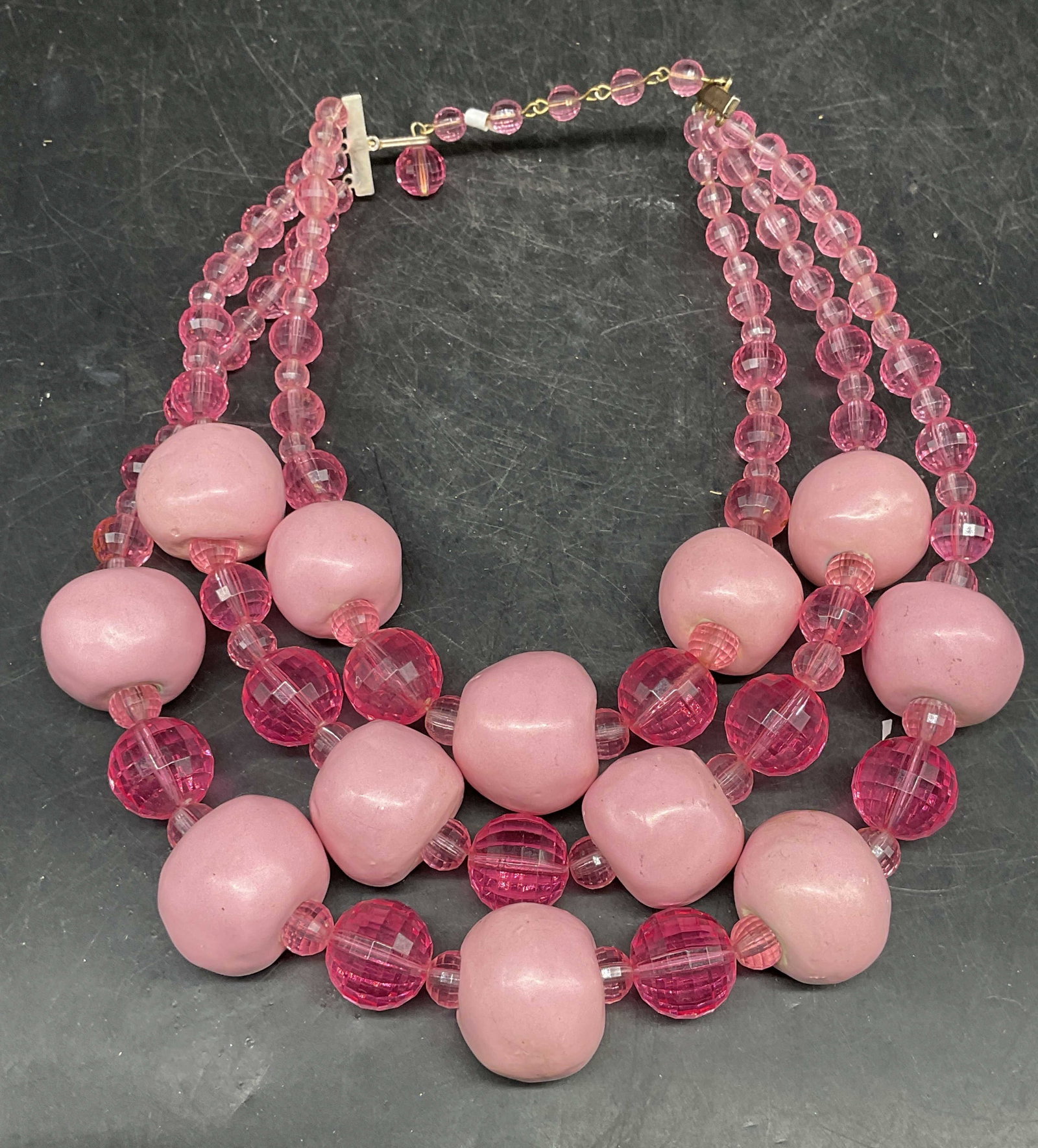 Vintage Chunky Pink Beaded Necklace (1 of 6)