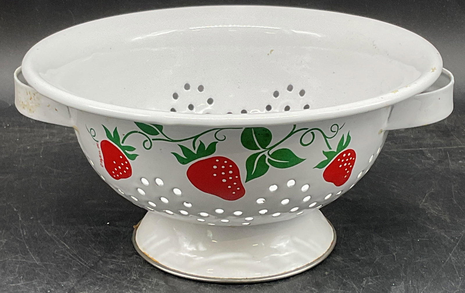 1983 TELEFLORA Enamel Strawberry Colander (1 of 6)