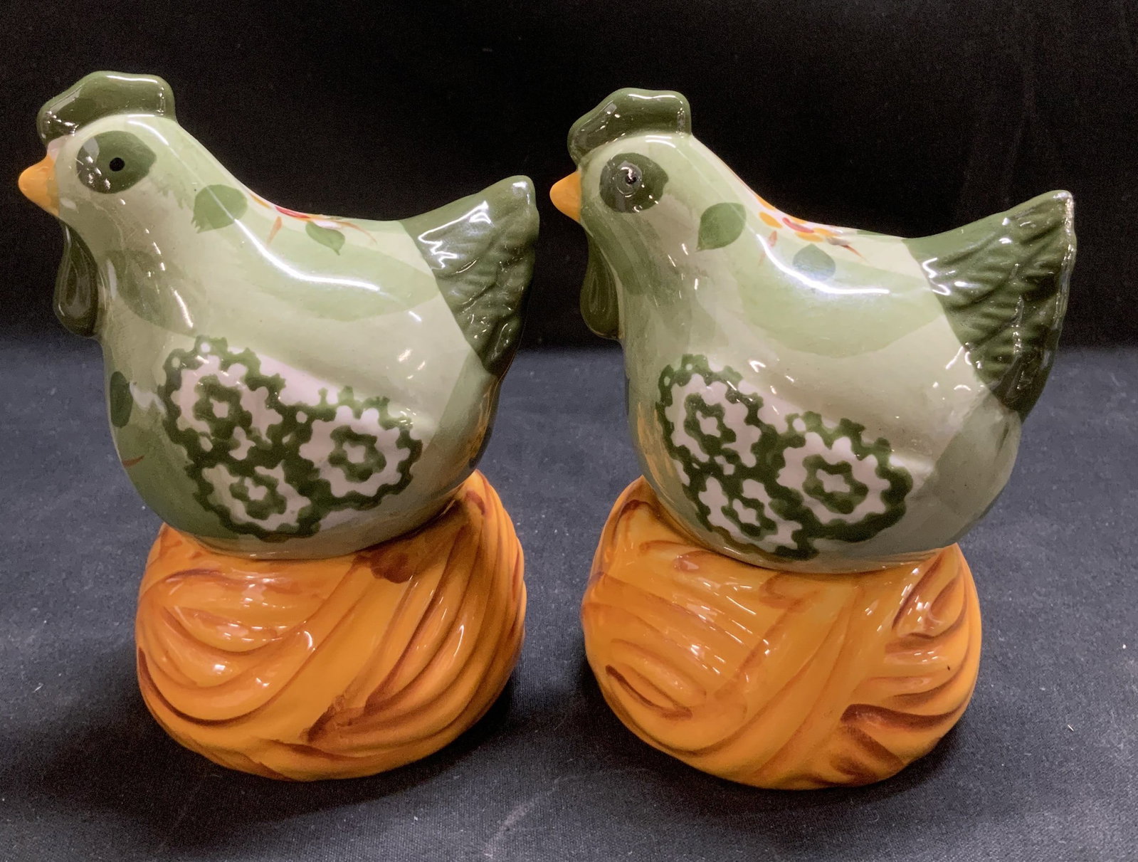 Set 4 Ceramic Chicken Salt & Pepper Shakers (1 of 6)