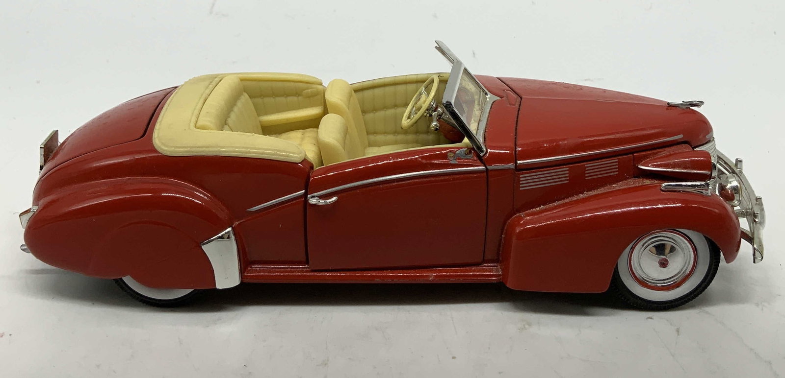National Motor Museum 1940 Series 62 Diecast Mdl: 1940 Series 62 die cast model by Signature. Exclusively for National Motor Museum. Red toned & cream interior. Doors & hood open. Signed & marked on underside. Reads, SIGNATURE. MADE EXCLUSIVELY FOR N