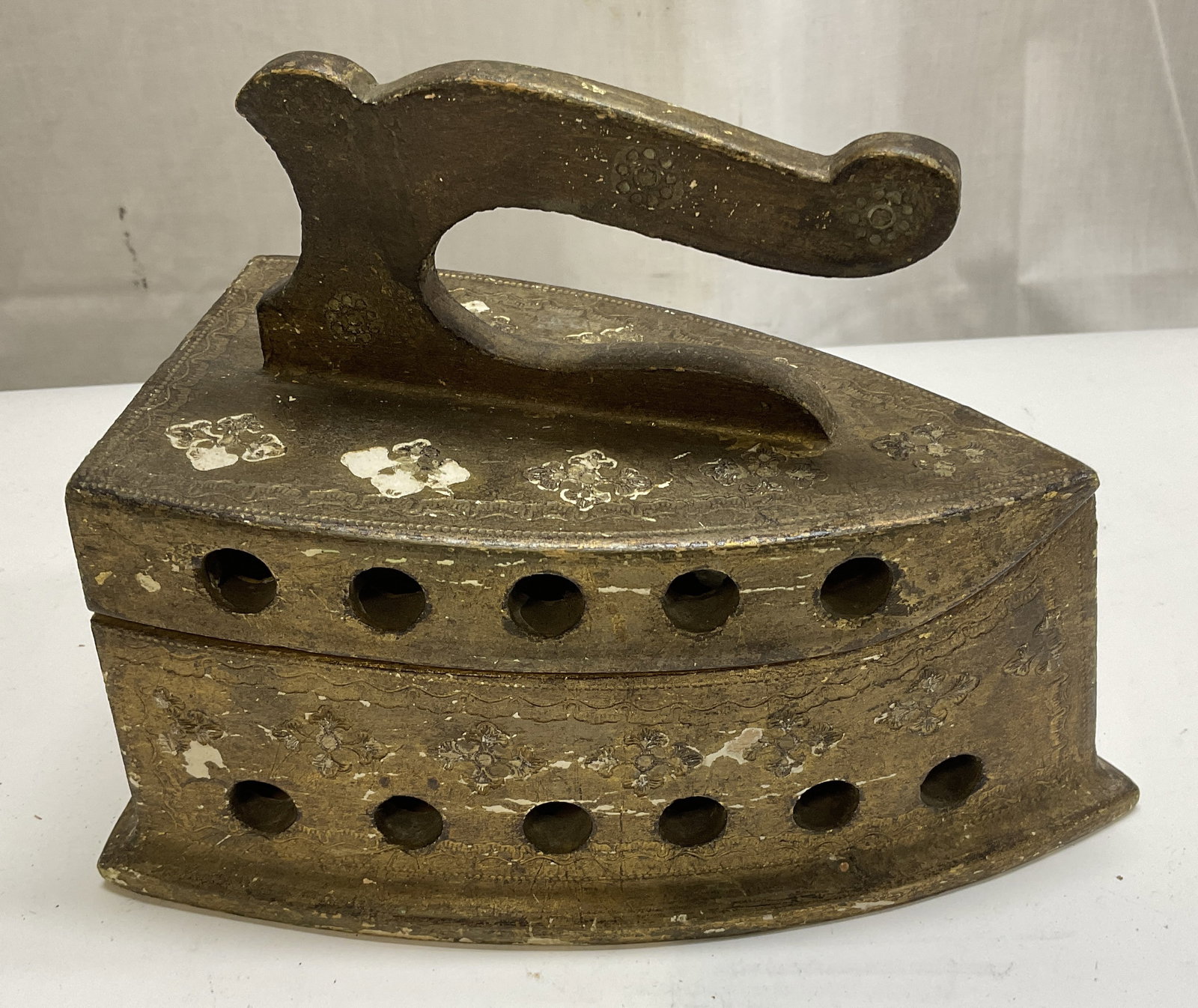 VTG Wooden Sad Iron Shaped Trinket Box (1 of 8)