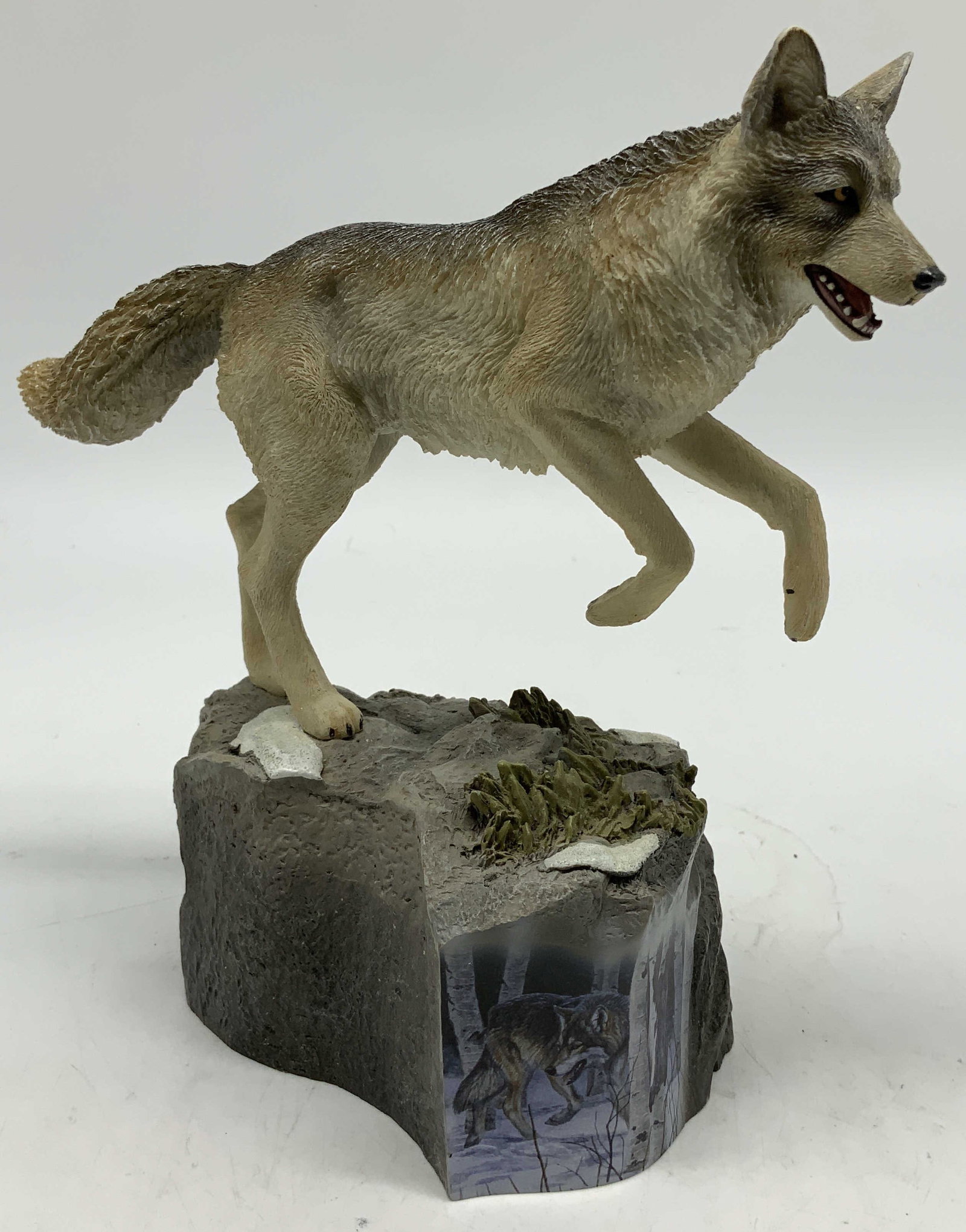 2010 Bradford Forest Phantom Wolf Figurine (1 of 6)