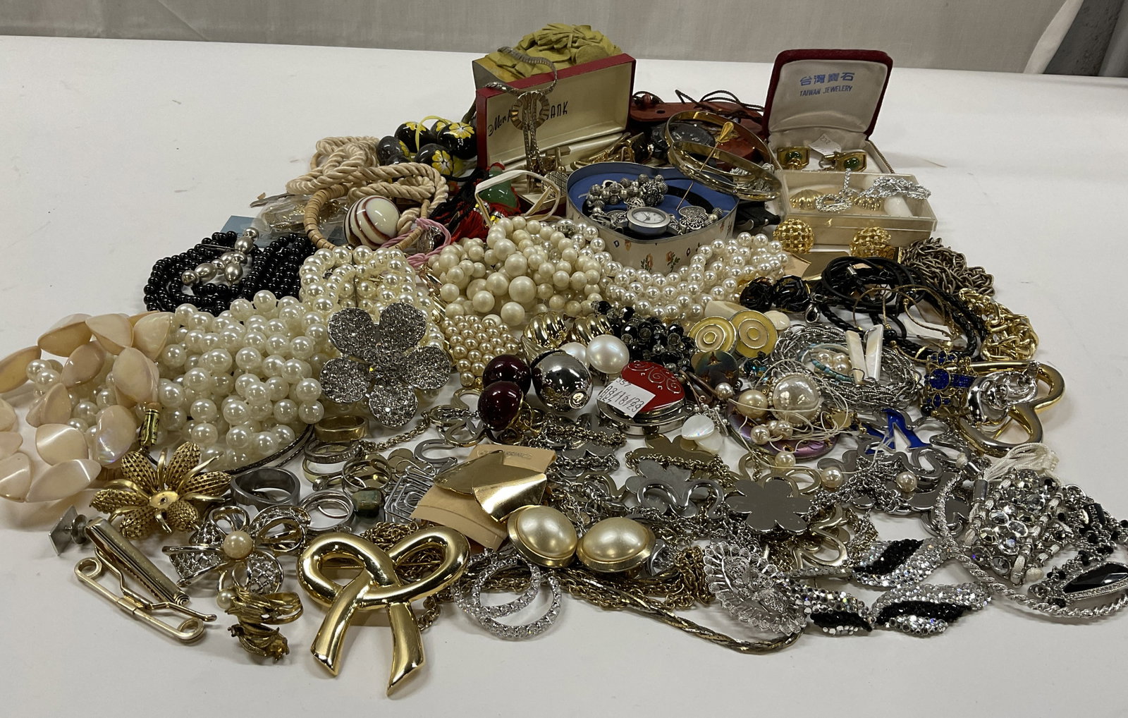Group Lot Jewelry Makers VTG and New Jewelry (1 of 10)