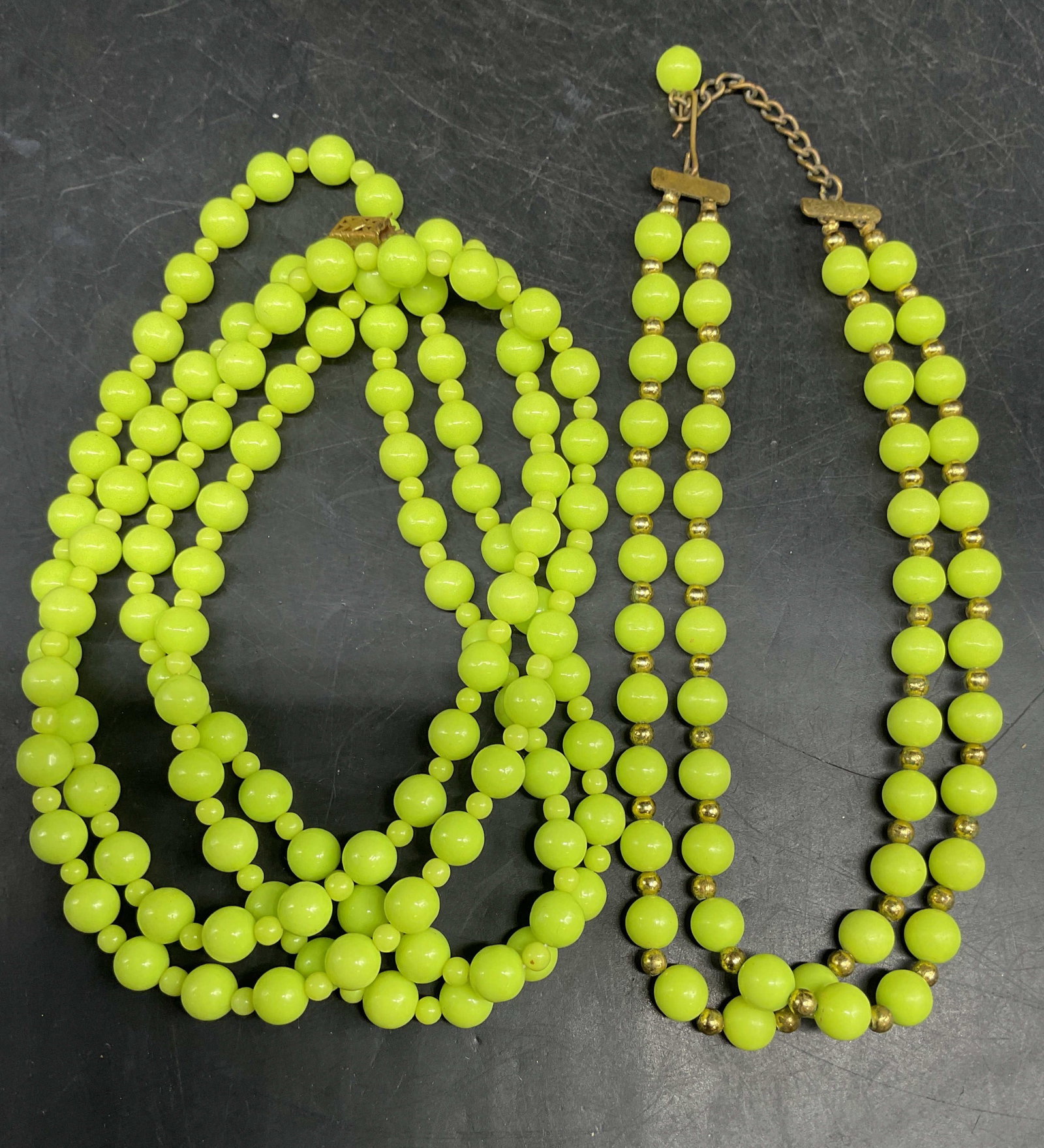 Lot 2 Vintage Bright Green Beaded Necklaces (1 of 6)