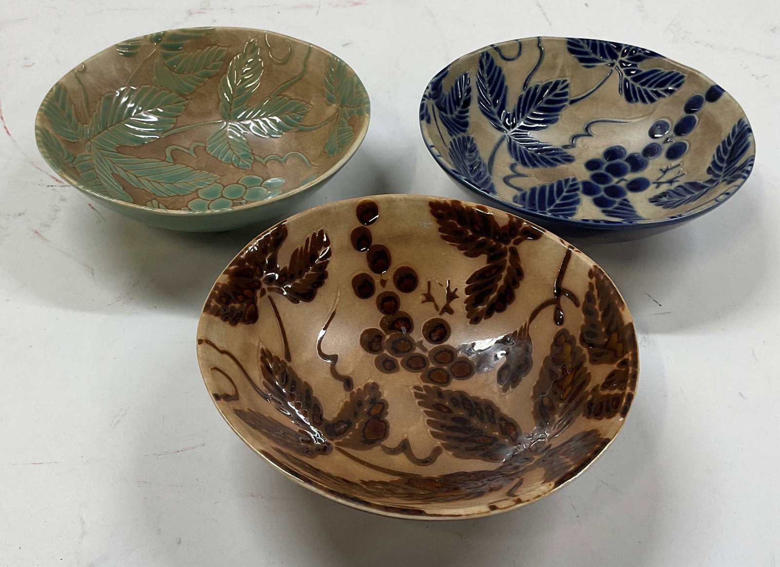Set 3 Grapevine Glazed Ceramic Bowls (1 of 7)