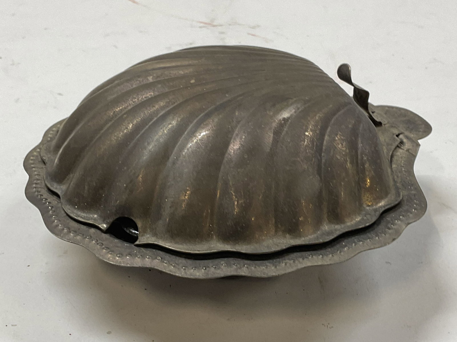 Silver Plated Scalloped Shell Serving Dish: Silver plated scalloped clamshell motif serving dish with clamshell motif glass insert. Measures approx. 4.75 x 4.5 x 2 inches. Wear including patina and scratching. Clamshell dish, shell serving dish