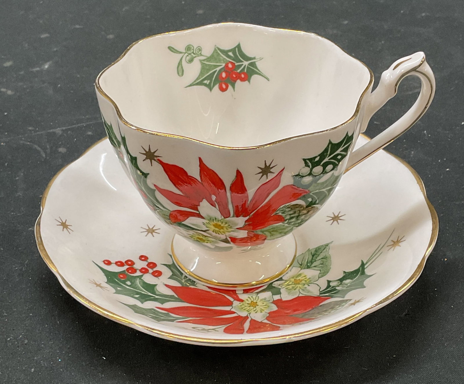 Queen Anne Noel China Teacup & Saucer Eng (1 of 6)