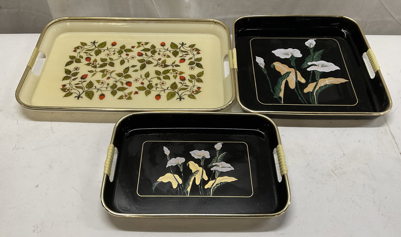 Lt 3 Japanese Lacquerware Serving Trays: 3 Japanese Lacquerware Serving Trays. Includes 2 Black Trays with Floral Designs and Gilt Trim and 1 Cream Colored Tray with a Strawberry and Floral Design and Gilt Trim. Some Surface Wear Consistent 