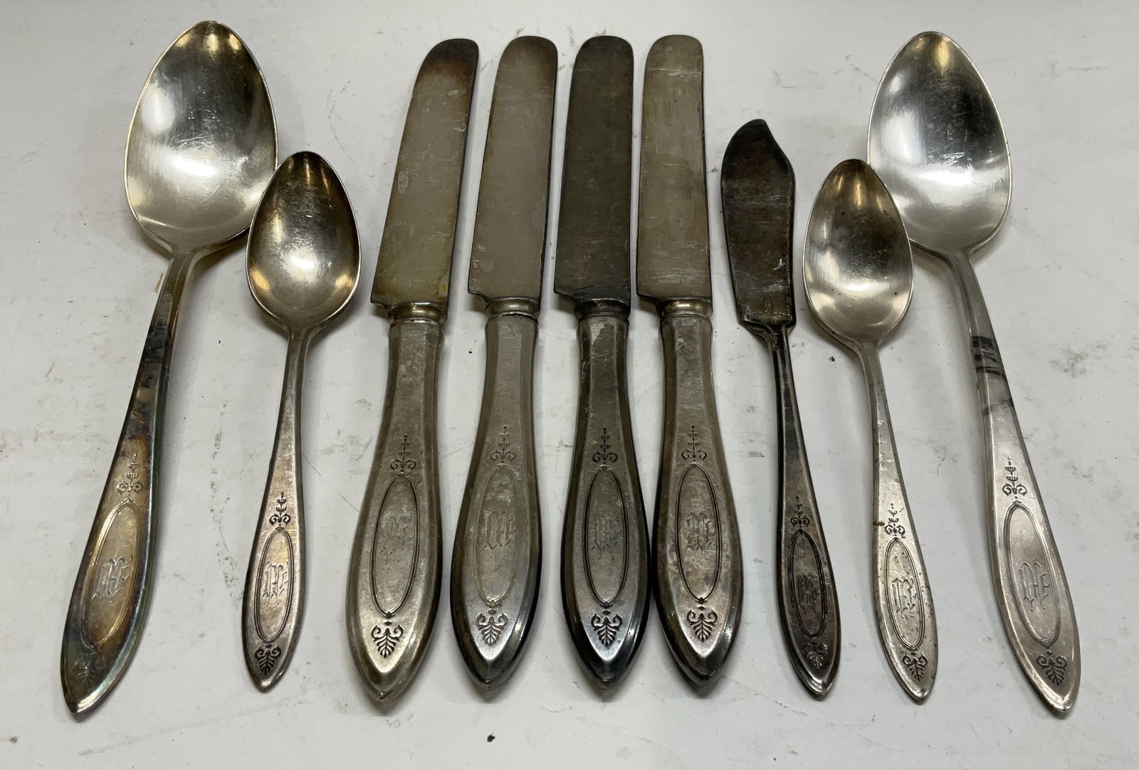 Lt 9 Community Plate+ Silver-Plated Silverware (1 of 7)