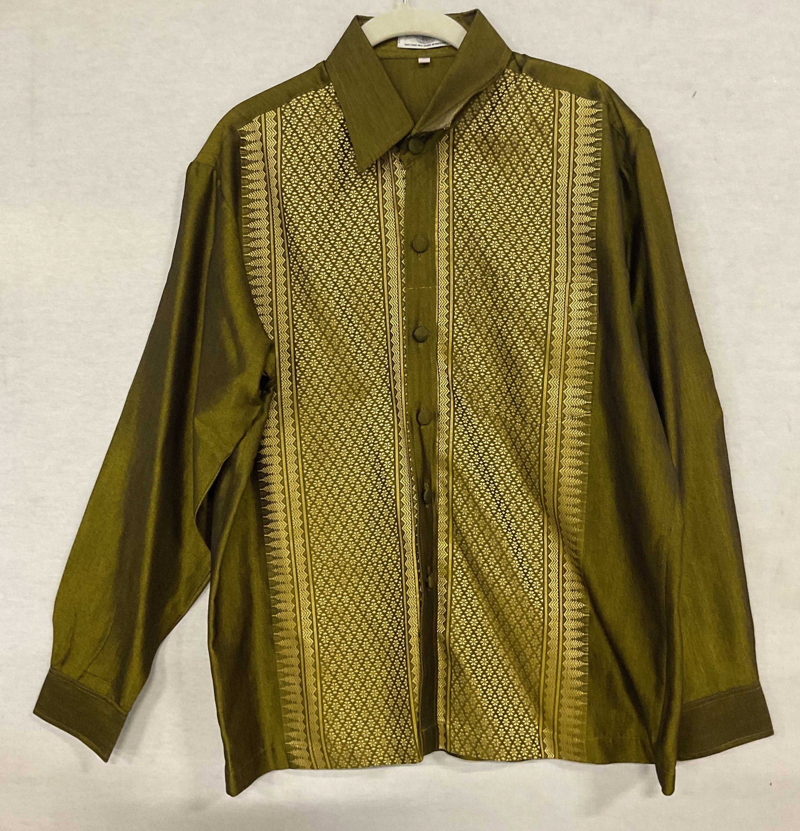 Oriental Thai Collect Green Silk Button Up Shirt: Oriental Thai Collection green silk patterned button up shirt. Size large. Made in Thailand. Some wear consistent with exposure. Oriental thai shirt, silk shirt, green shirt, button up shirt, mens shi