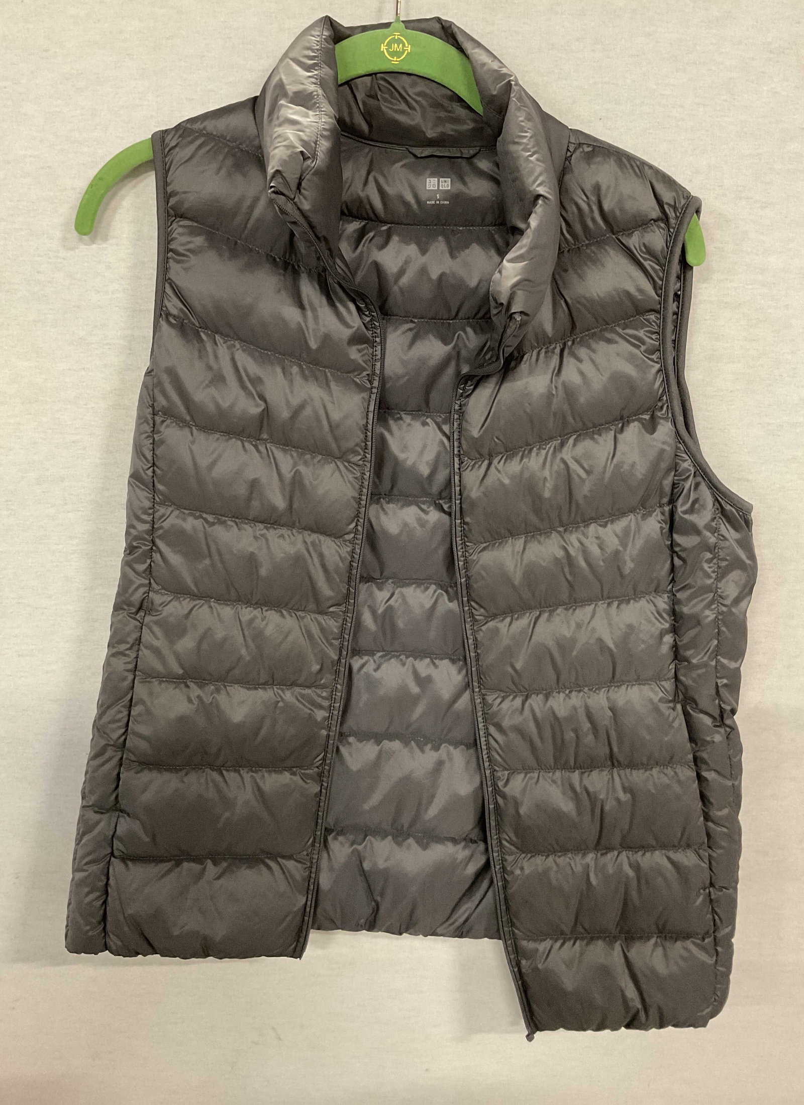 Uniqlo Grey Puffer Vest (1 of 10)