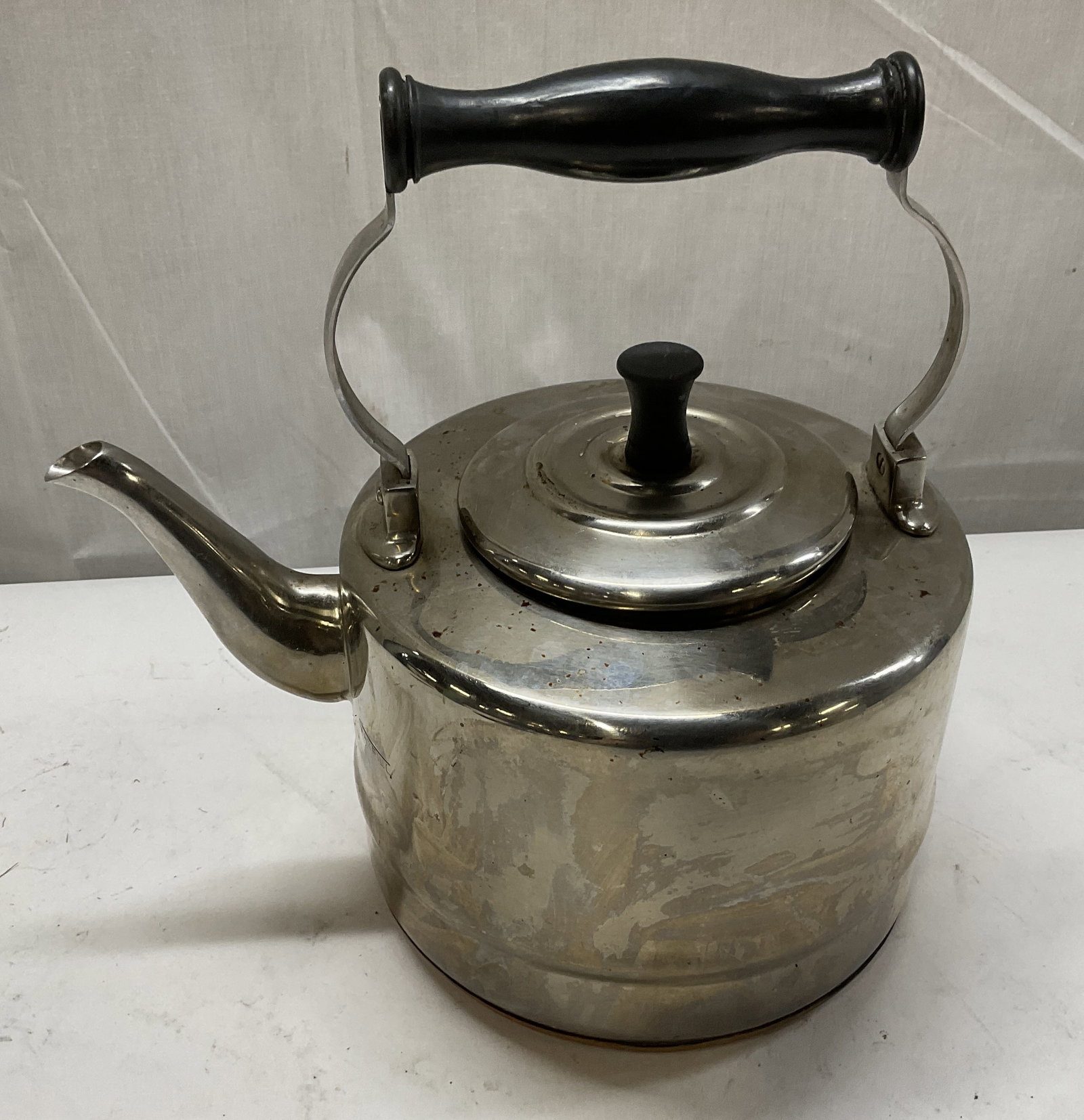 Bonjour Stainless Steel & Copper-Base Teapot: Bonjour Stainless Steel and Copper-Base Gooseneck Teapot. Surface Wear Present. Measures app 10.5in H x 4in Diameter. Bonjour Teapot, Stainless Steel Teapot, Teapot with Copper Base, Copper,