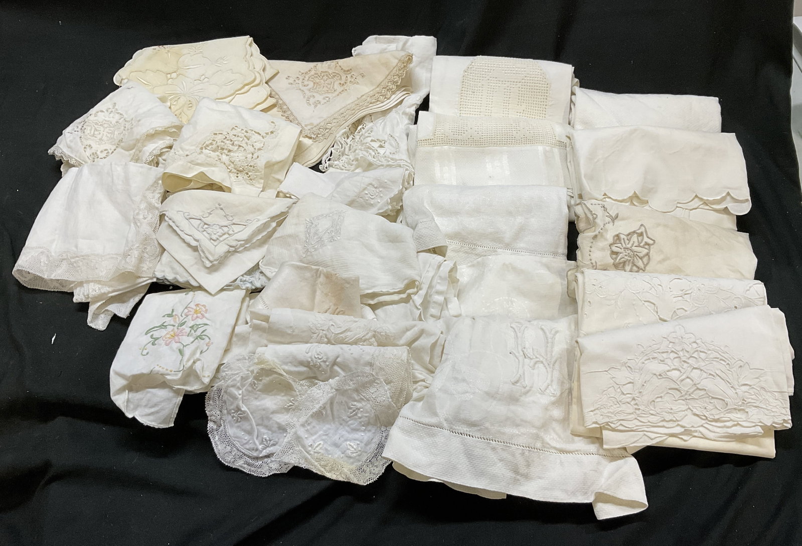 Lt 40+ ATQ & VTG Lacy Tea Towel+ White Linens (1 of 13)