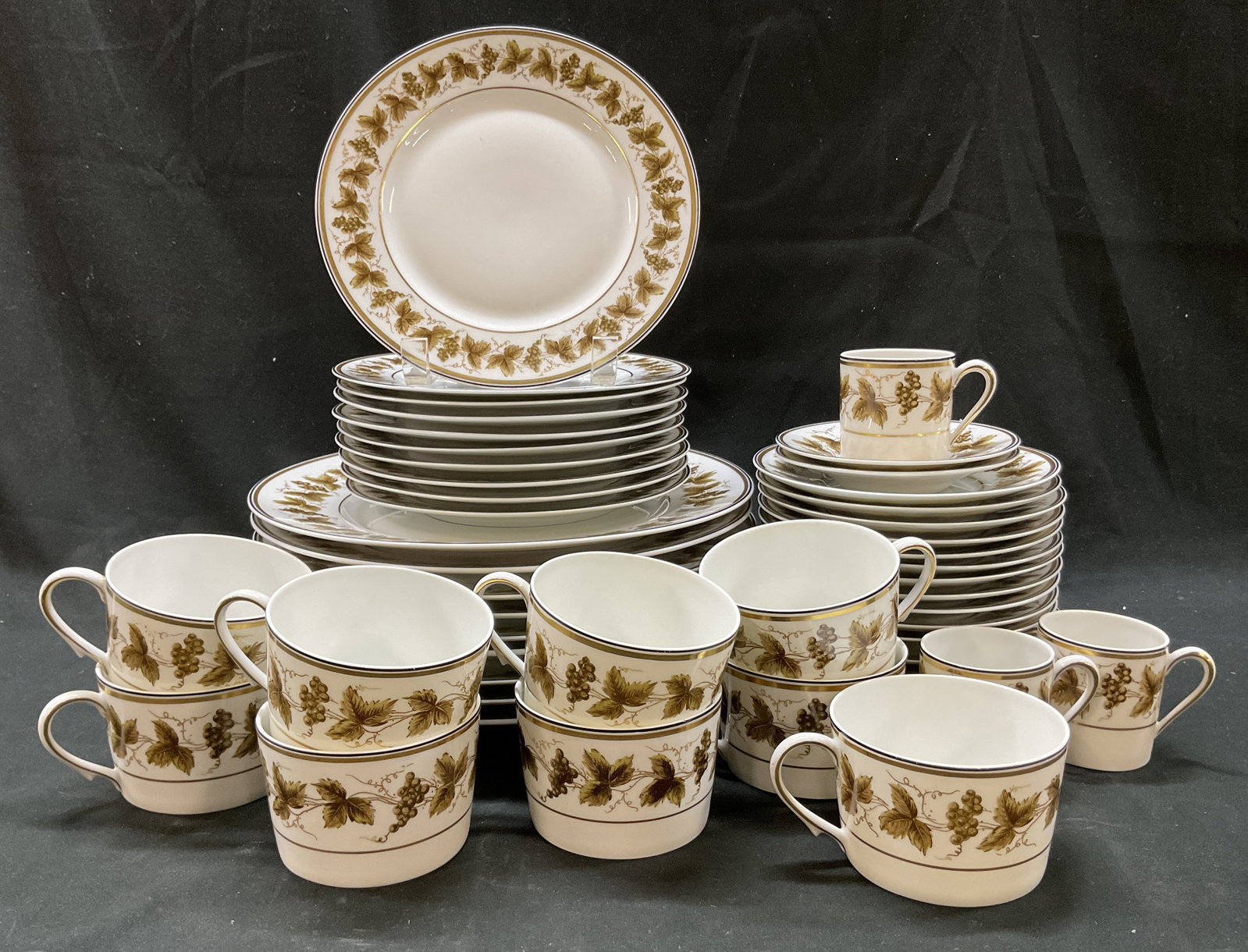 Set 48 A. Raynaud & Cie Limoges Tblw France (1 of 13)
