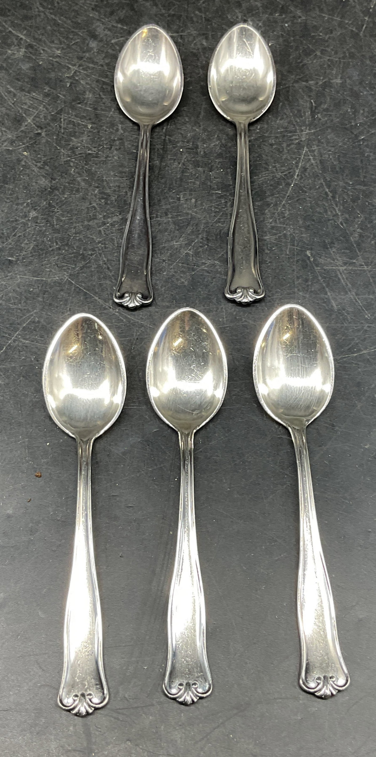 Set 5 Gilde Silver Plated Teaspoons Germany: Set of 5 vintage signed Gilde silver plated teaspoons. Made in Germany. Measures approx. 4 inches long. Some patina and scratching. Gilde spoon, silver plated spoon, vintage spoon, teaspoon, sugar spo