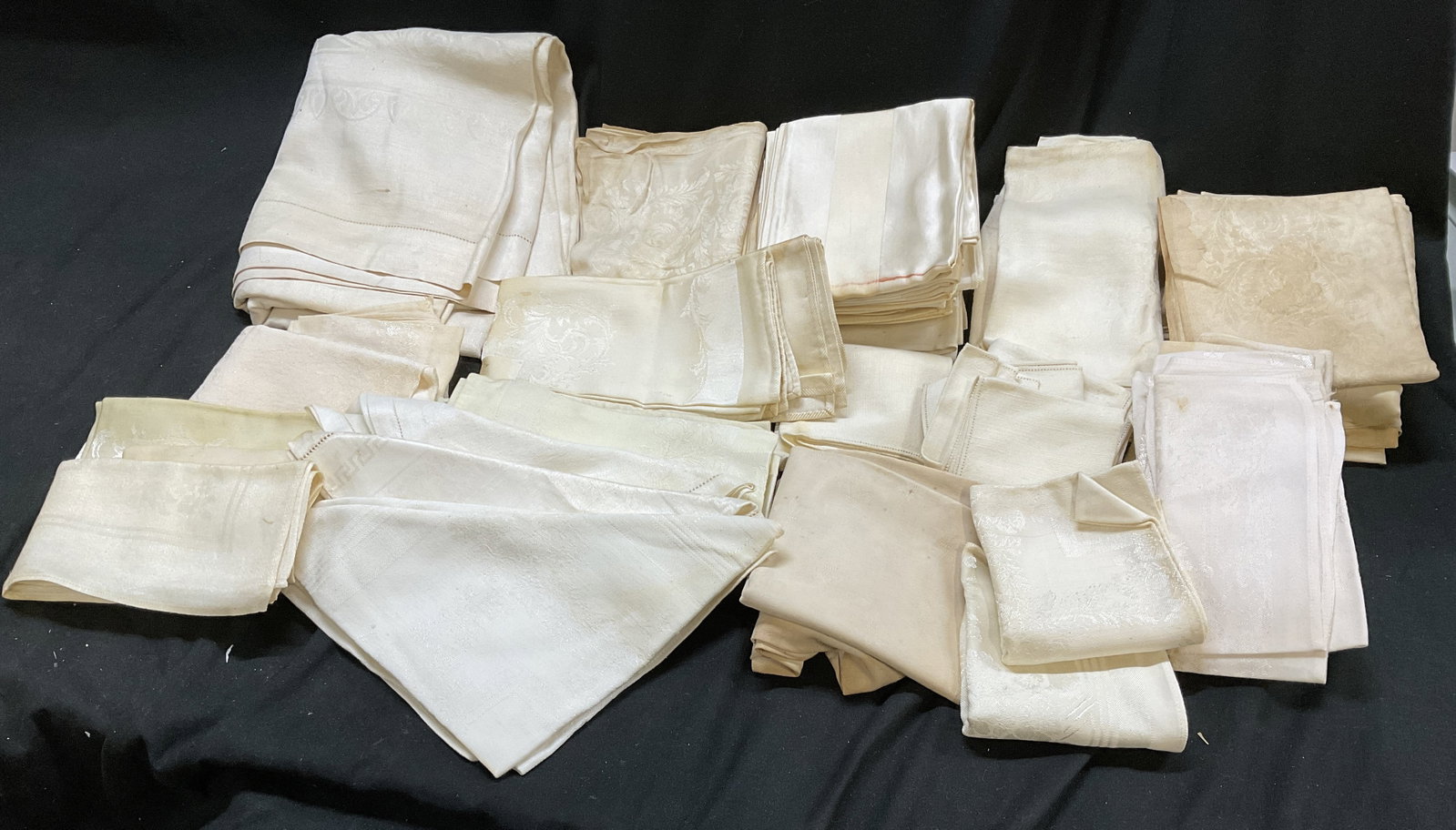 40+ VTG & ATQ Beige Linens (1 of 10)