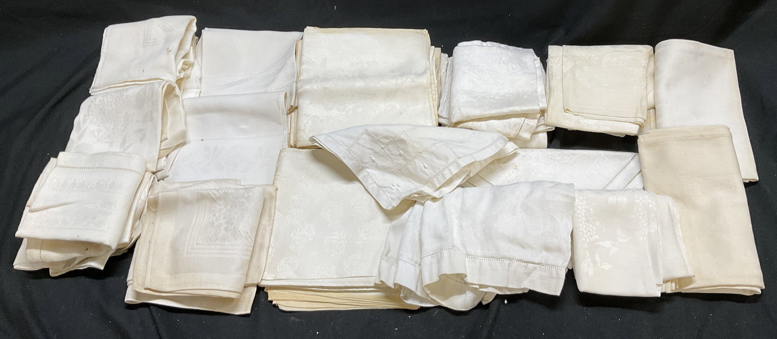 30+ VTG & ATQ White Linens (1 of 8)