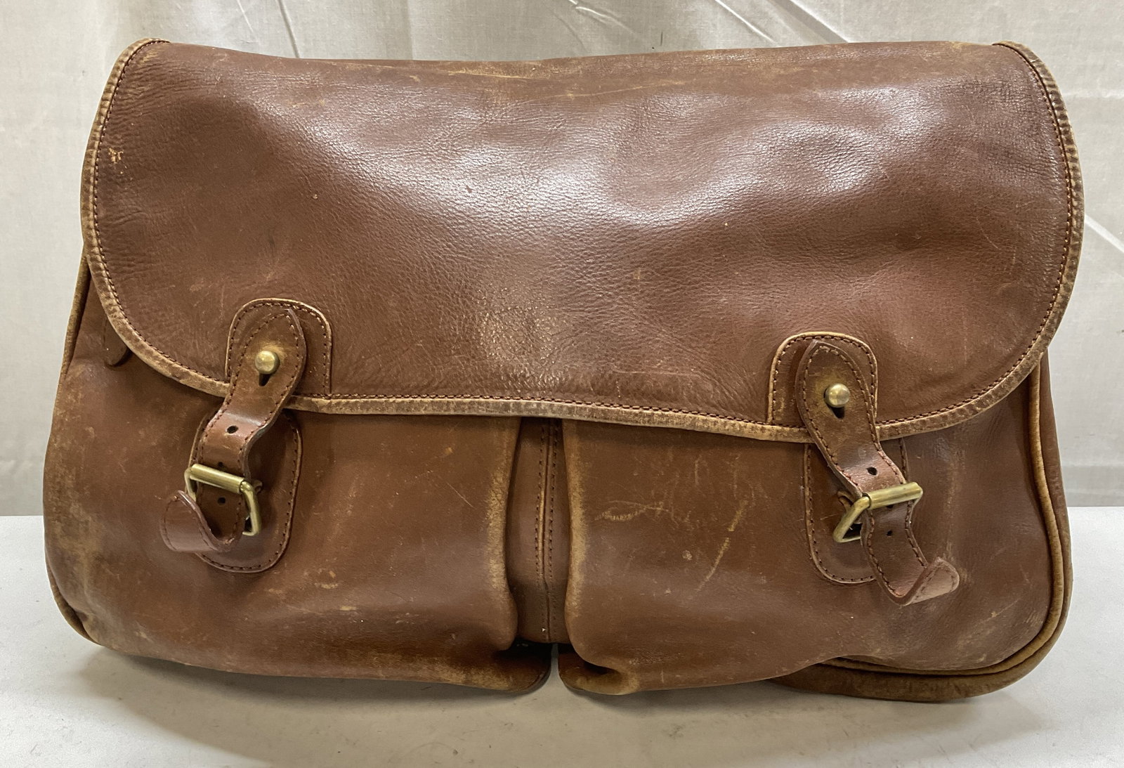 VTG Gen Brown Leather Banana Republic Bag COLUMBIA: Vintage Genuine Brown Leather Banana Republic Travel & Safari Co Messenger Bag. Made in Columbia. Some Surface Wear Consistent With Exposure. Measures app 13in H x 18.5in W. Vintage Bags, Genuine Leat