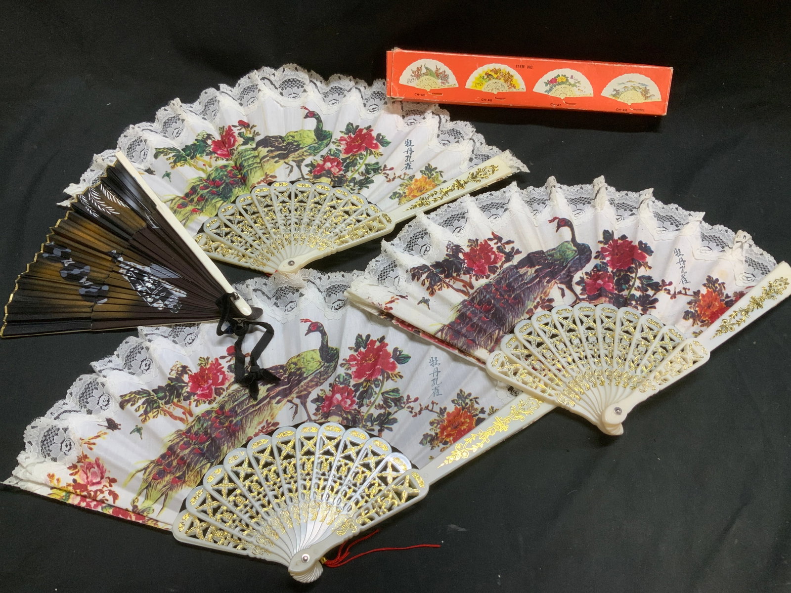 Lot 4 Chinese Classical Scent & Hnd Painted Fans: Lot includes, 3 chinese classical scent fans featuring a peacock & floral design. Lace trim. Lot also includes, 1 fan with hand painted accents. Lot is sold as is. Comes with box. Surface wear consist