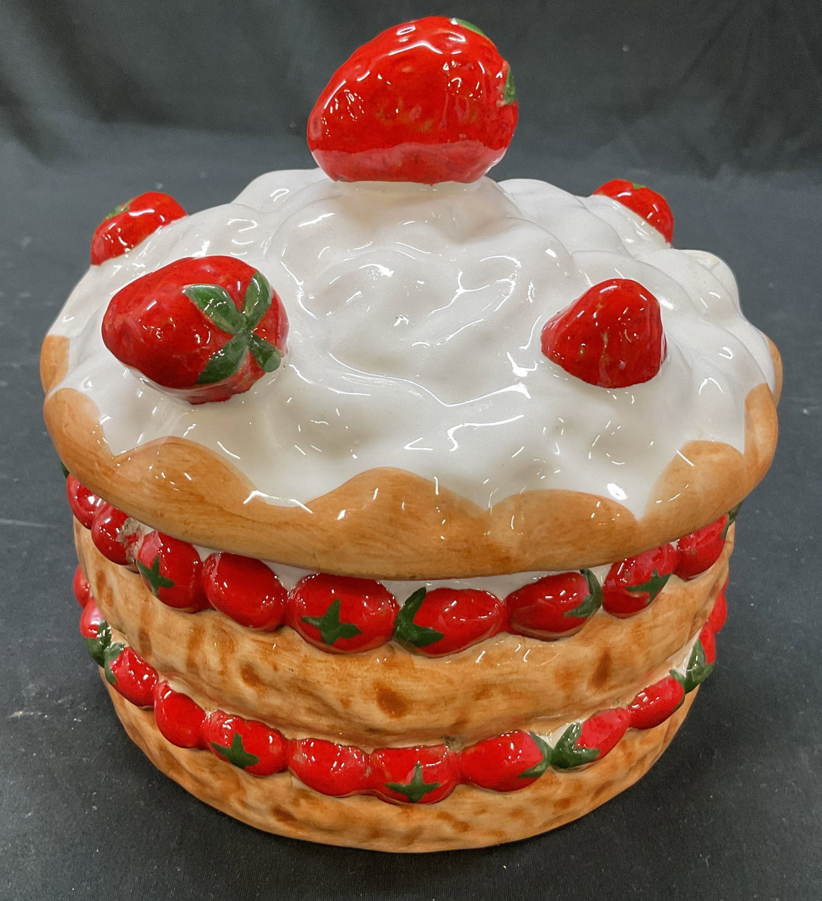 Casafina Strawberry Shortcake Cookie Jar Portugal (1 of 9)
