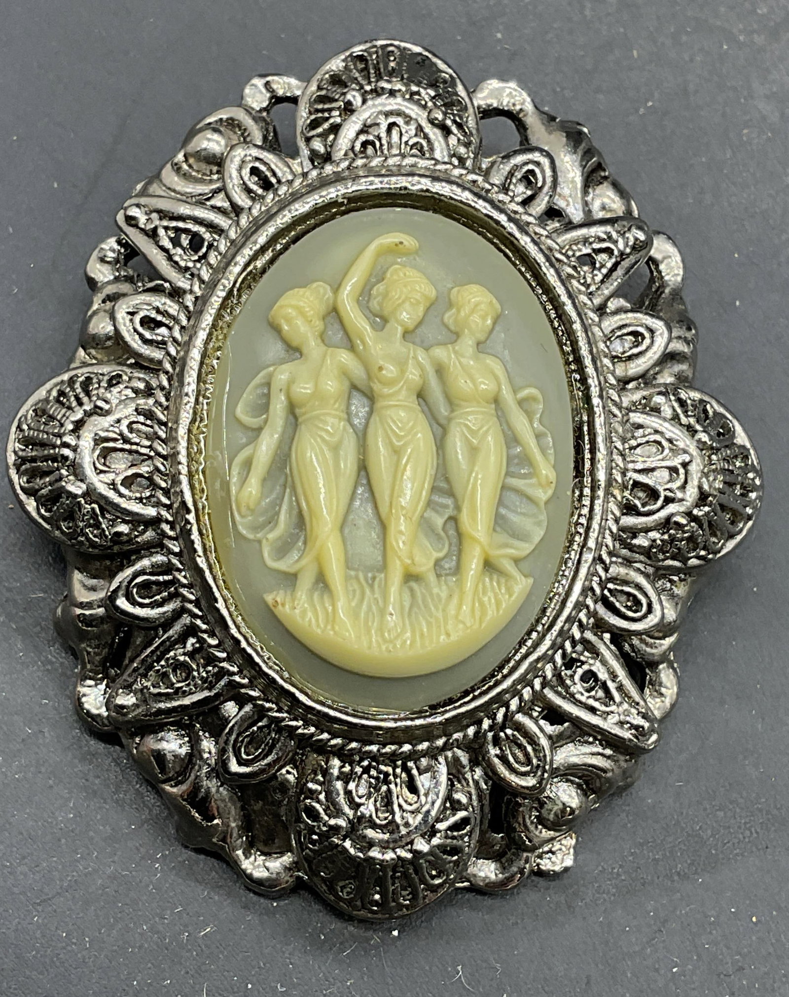 Silver Tone Green 3 Muses Cameo Brooch (1 of 6)