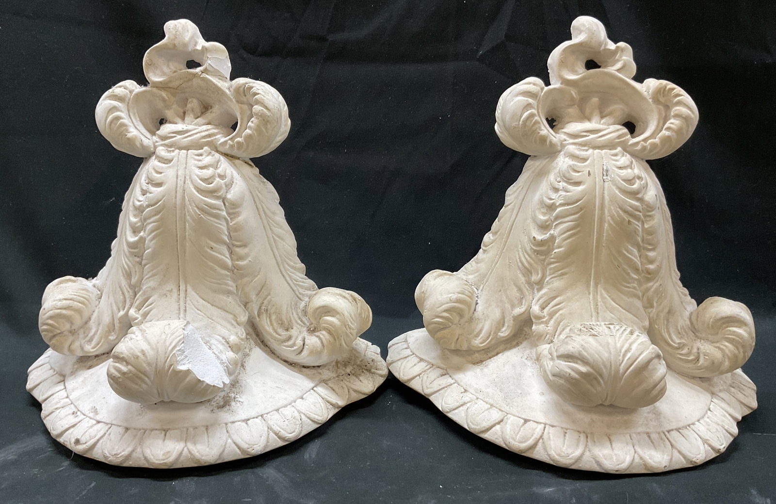 Pair Vintage Acanthus Leaf Plaster Bookends: Pair of vintage Acanthus leaf plaster bookends. Oval shaped base. Acanthus Leaf design. Carved ornate scroll details. Textured surface. Some weight. Measures approx 7 x 13 x 10 inches. Chipping and cr