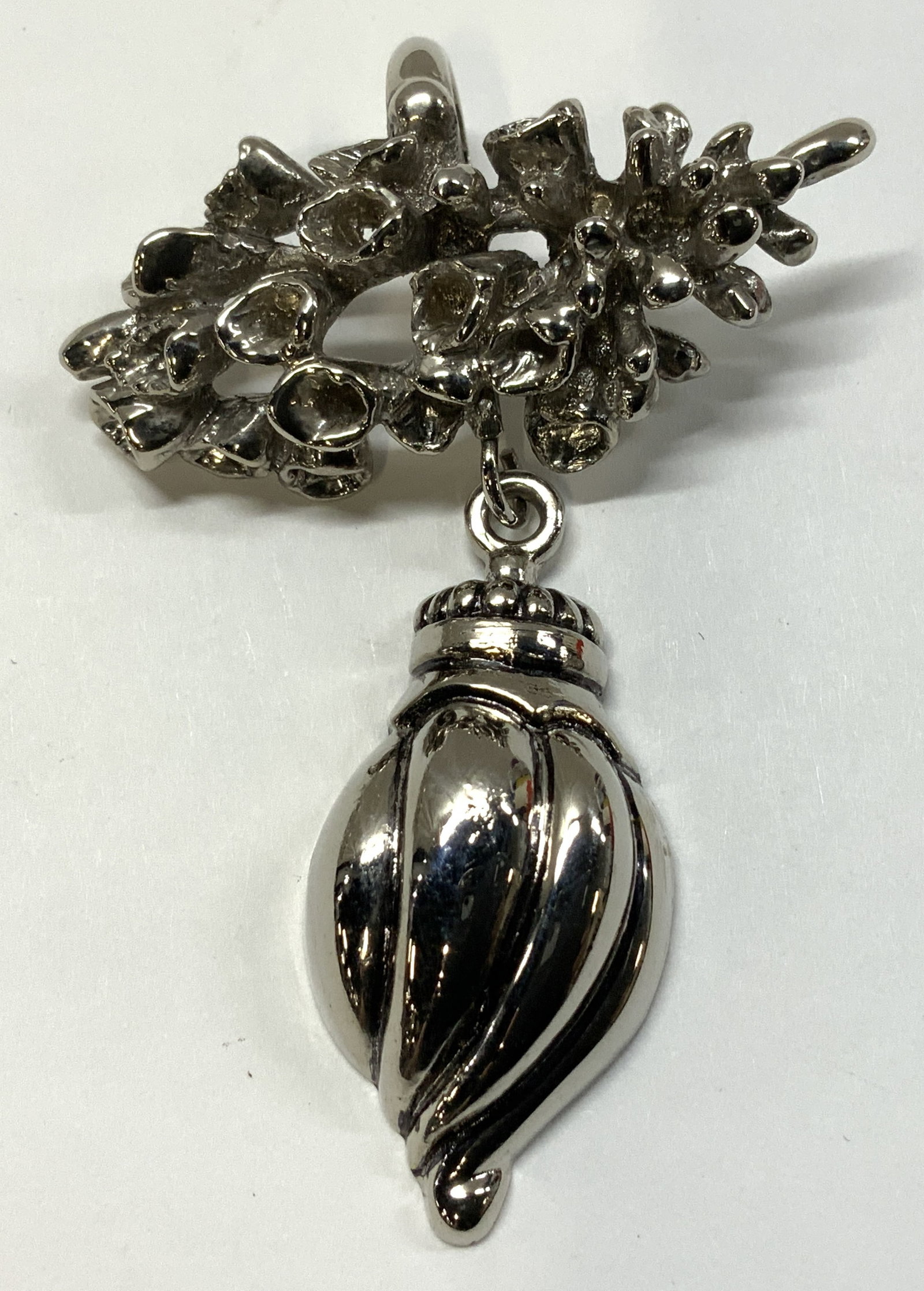 Rebecca Collins Silver Toned Seashell Pendant (1 of 6)