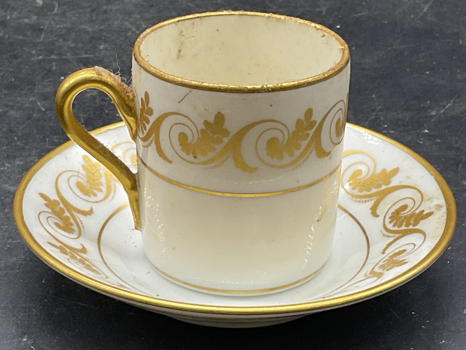 Richard GINORI Porcelain Demitasse & Saucer Italy: Vintage Richard Ginori porcelain demitasse cup and saucer. Hand painted gilt decoration with scroll motif. Made in Italy. Saucer measures approx. 4.25 inches wide. Cup measures approx. 2 x 2.25 inches