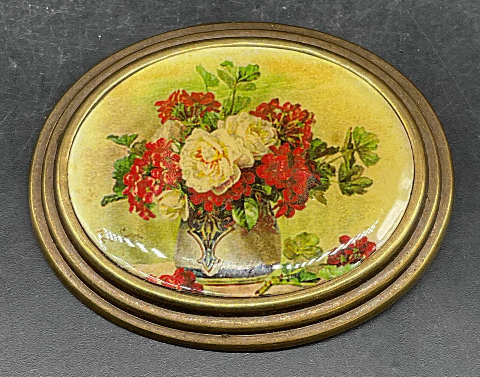 Two Women Gold Tone Floral Brooch (1 of 6)