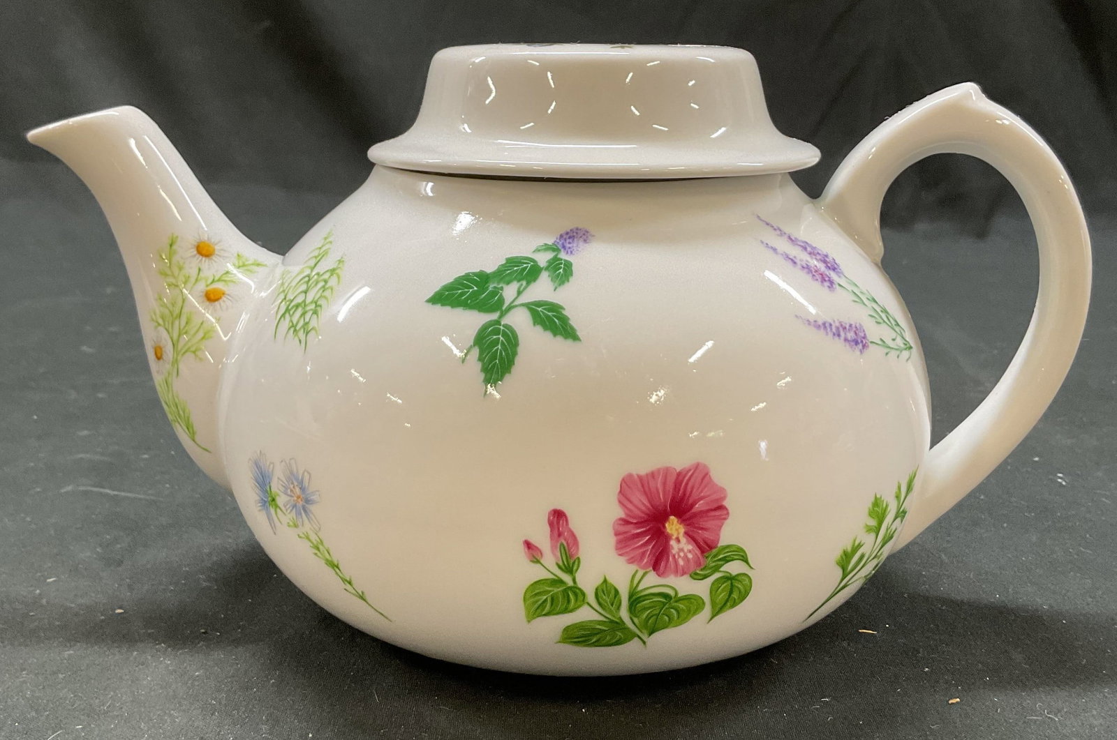 SGND Bigelow Botanical Porcelain Teapot W Lid: Bigelow botanical porcelain teapot. Marked on underside, reads This Teapot Is Designed Exclusively For The Bigelow Tea Collection. Signed Eunice and David Bigelow. Comes with lid. Floral motifs in var