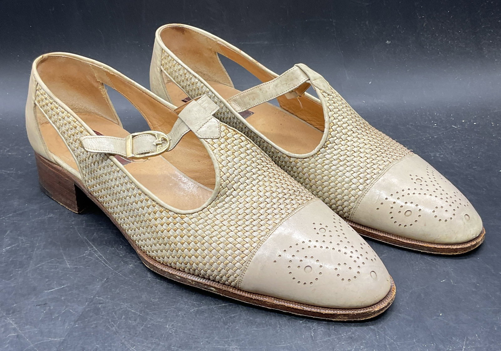 Bally Beige Woven Leather Block Heels: Vintage Bally beige woven perforated leather T strap block heels. Size 9.5. Wear including discoloration, scratching, scuffing. Includes a box. Bally shoes, beige shoes, leather shoes, block heels, de