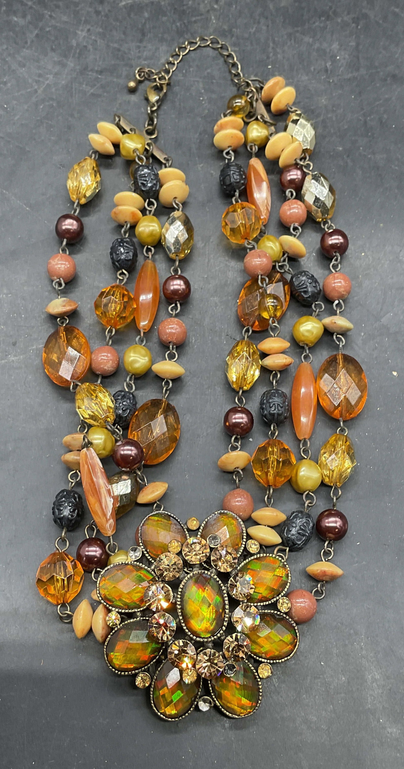 Vintage Amber Tn Crystal Flower Necklace: Vintage Amber toned beaded faux pearl and lucite crystal flower pendant necklace. Drop length measures approx. 7 inches. Some crystals need replacement. Some scratching. Jewelry, estate jewelry, costu