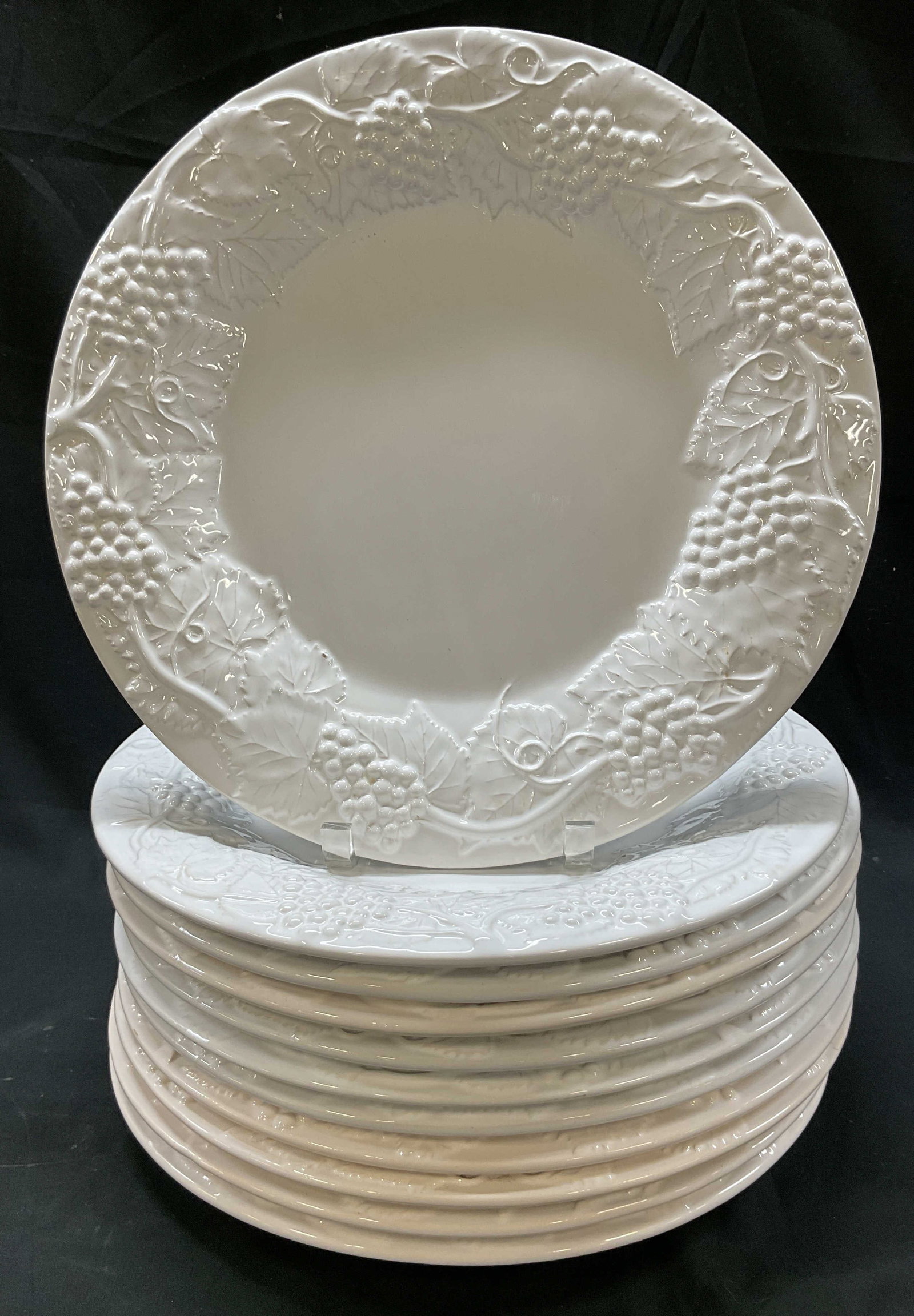St11 Bordallo Pinheiro Grapevine Platter Portugal (1 of 7)