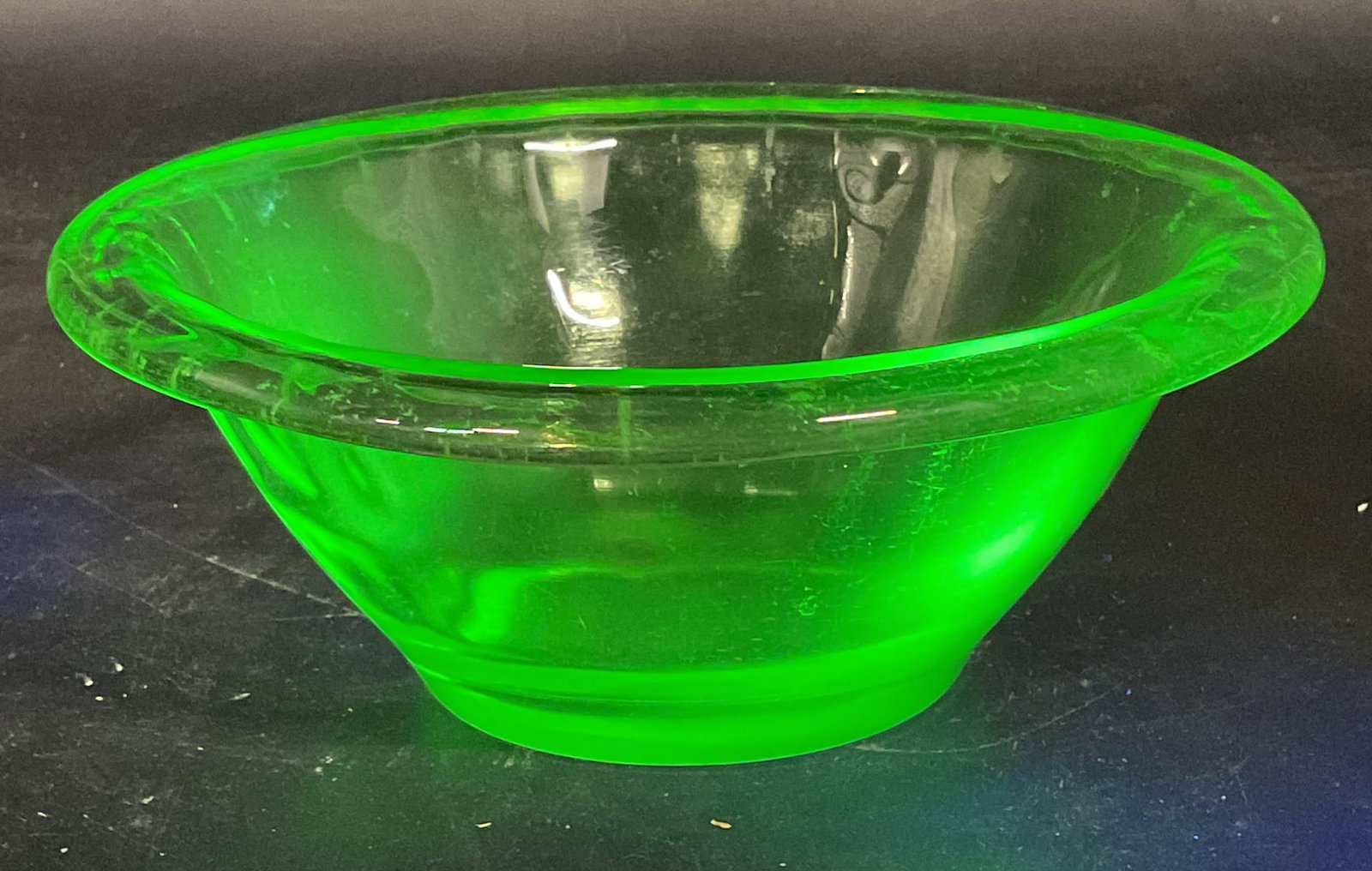 Vintage Hocking Glass Uranium Glass Bowl (1 of 6)