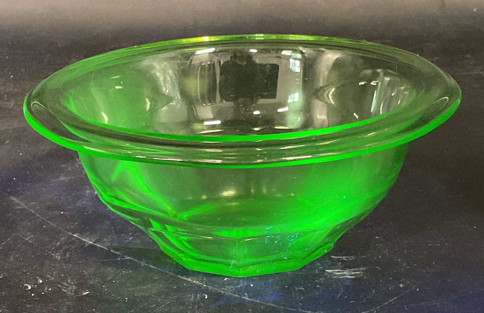 Vintage Hazel Atlas Uranium Glass Bowl (1 of 6)