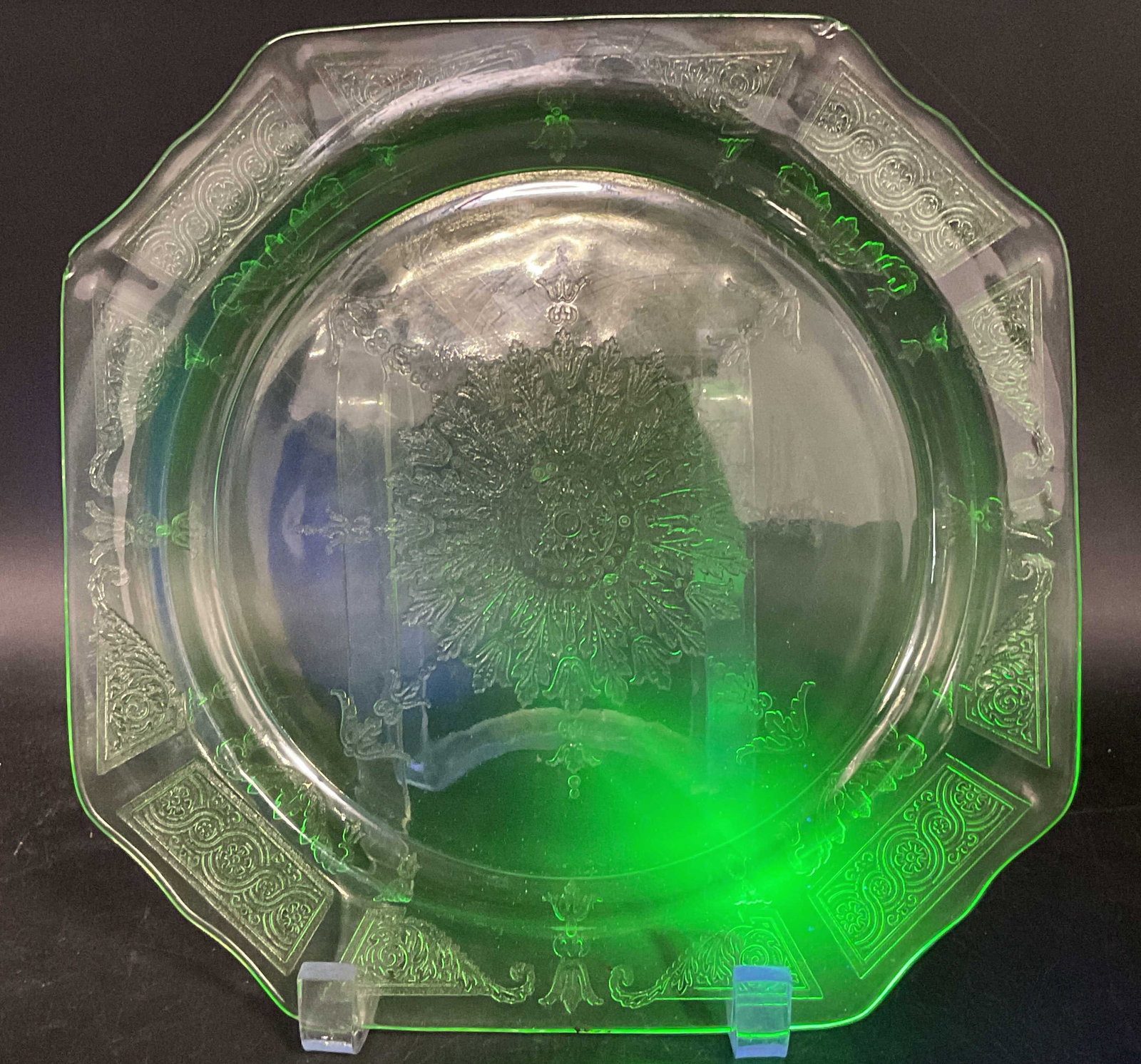 Vtg Anchor Hocking Uranium Glass Princess Plate (1 of 6)