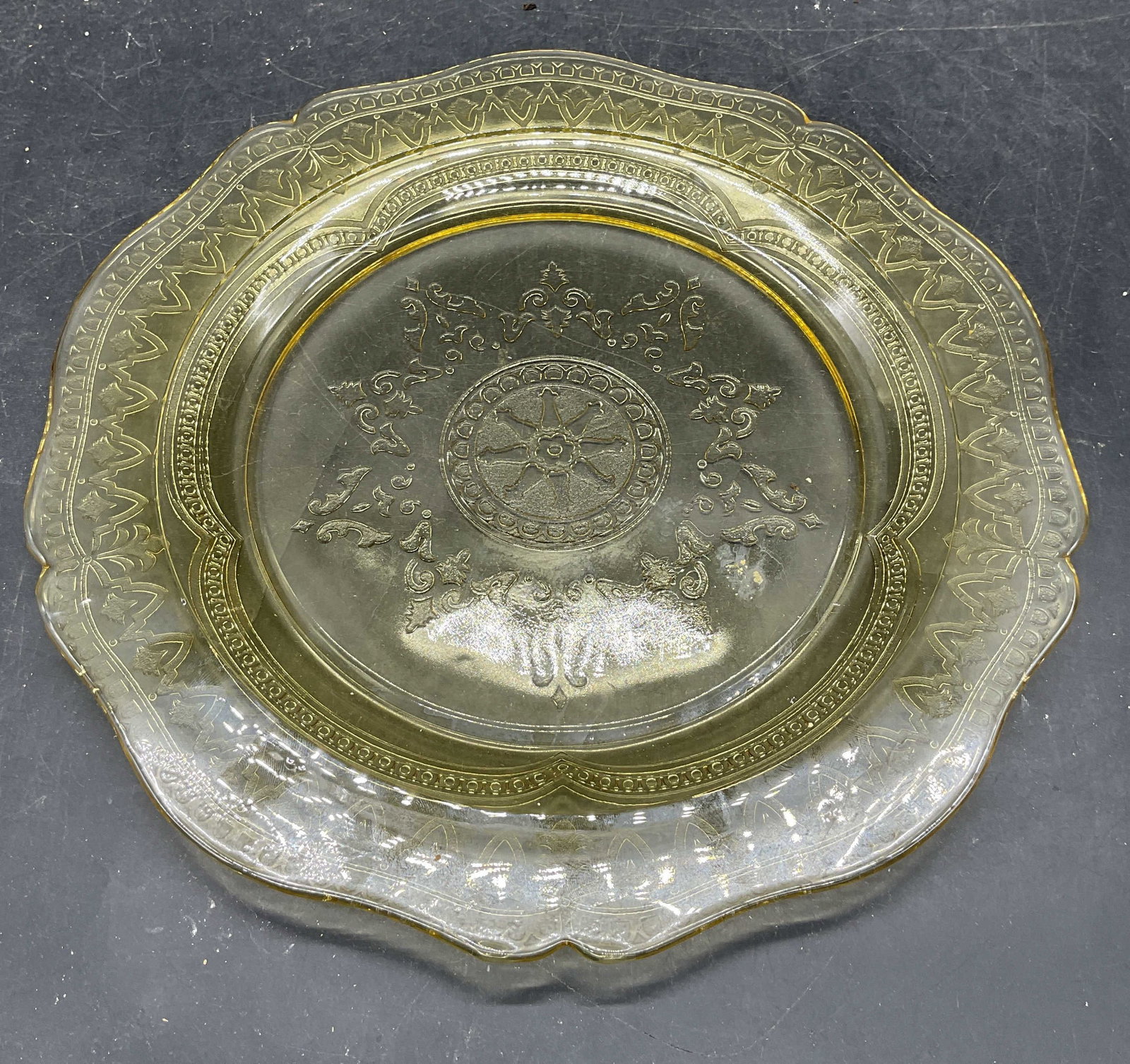 Federal Yellow Depression Glass Patrician Plate (1 of 6)