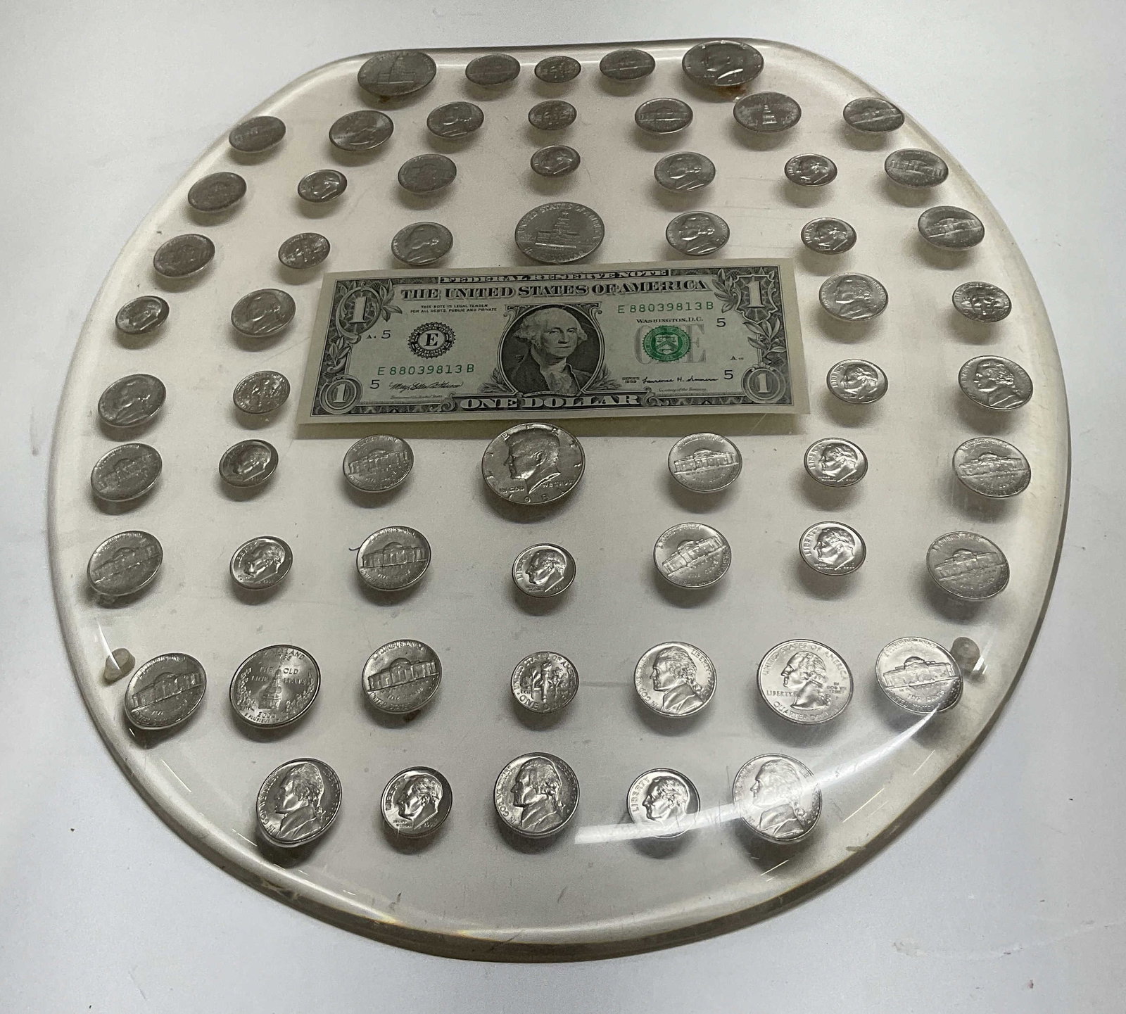 Acrylic Embedded Coins & Dollar Toilet Seat Cover: Clear Acrylic Embedded Coins and Dollar Bill Toilet Seat Cover. Some scratching. Measures app 14in H x 12in L. Acrylic, Embedded Coins, Half Dollar, Nickels, Dimes, Quarters, Dollar Bill, Presidents,