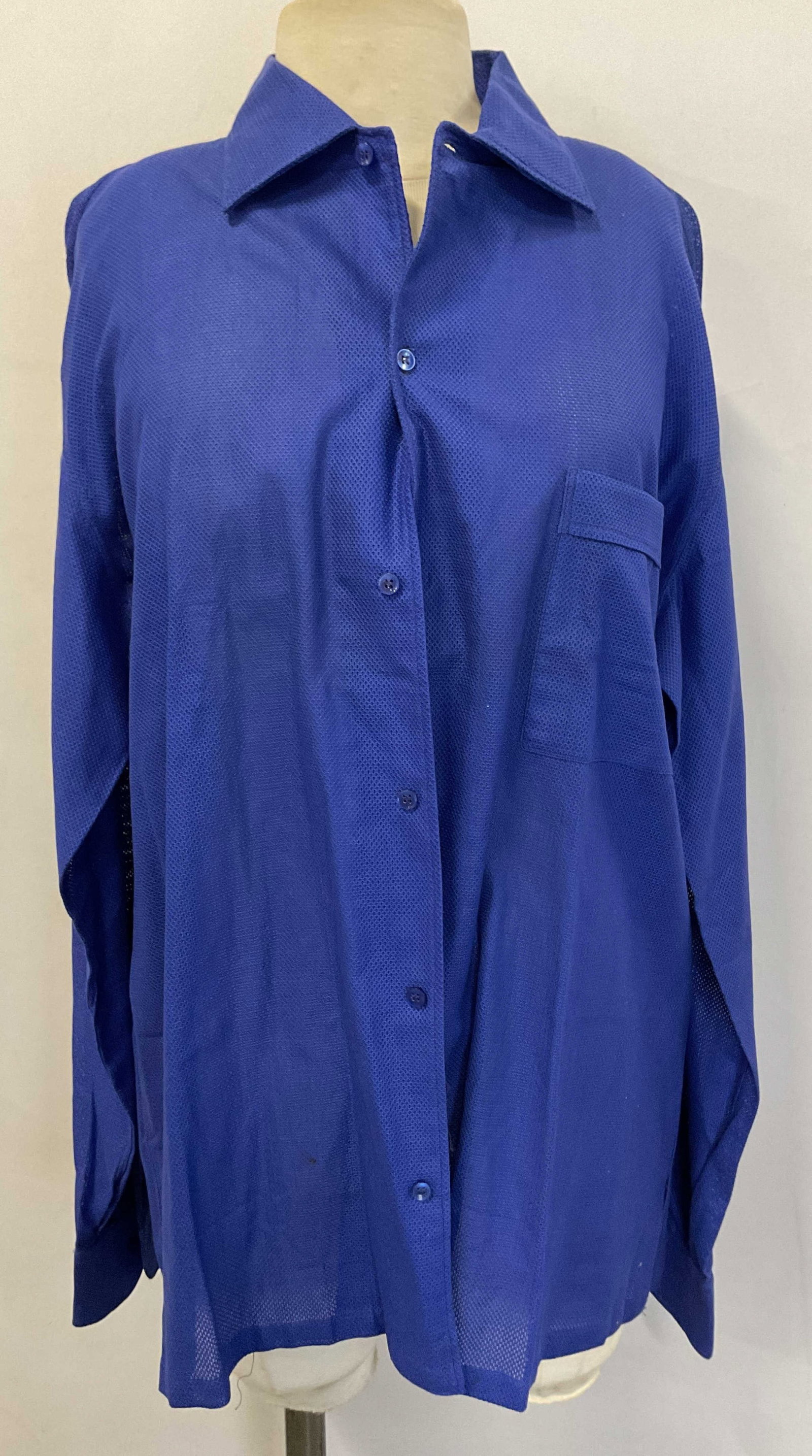 Georges Blue Long Sleeve Button Down Venezuela: Georges blue long sleeve button down. Made in Venezuela. Pure cotton, made in Italy. Measures approx 18 inches across chest. Mesh like design. Collared, buttoned, and front pocket. Wear consistent wit