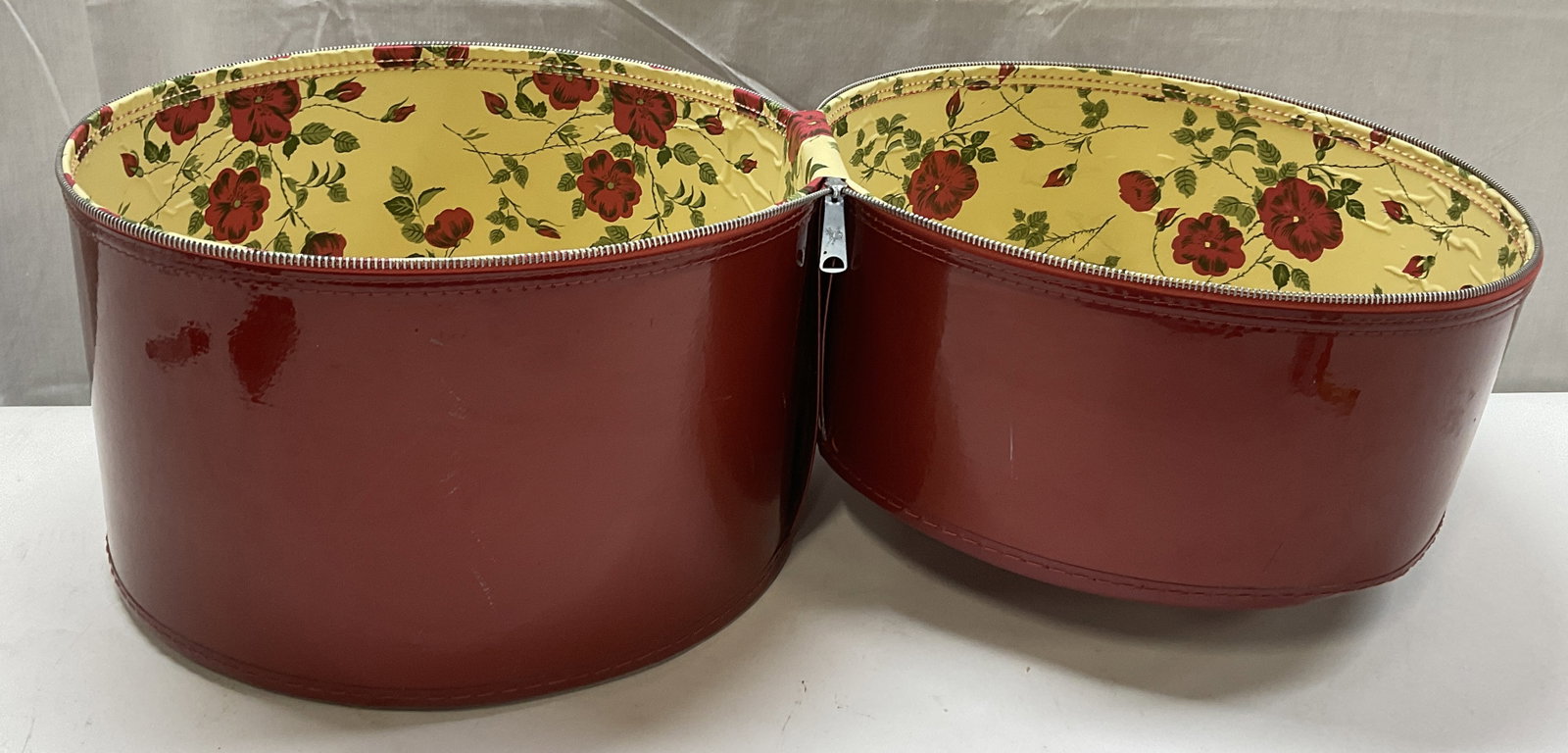 Vintage Round Red Vinyl Hat Case (1 of 10)