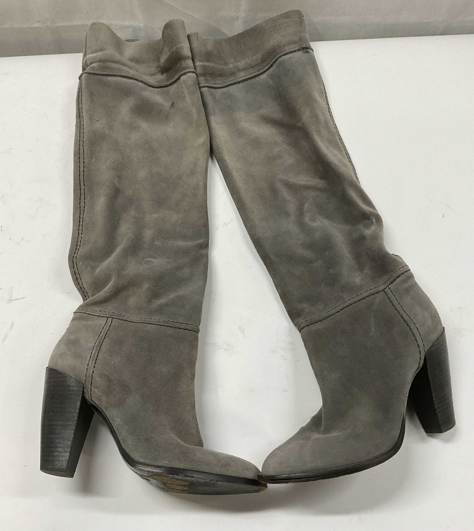 Belle Sigerson Morrison Genuine Grey Suede Boots: Belle Sigerson Morrison Genuine Grey Suede Block Heel Boots. Sole Reads Vero Cuoio which Translates to Genuine Leather. Size 8 1/2. Surface Wear to Suede and Soles. Belle Sigerson Morrison, Genuine