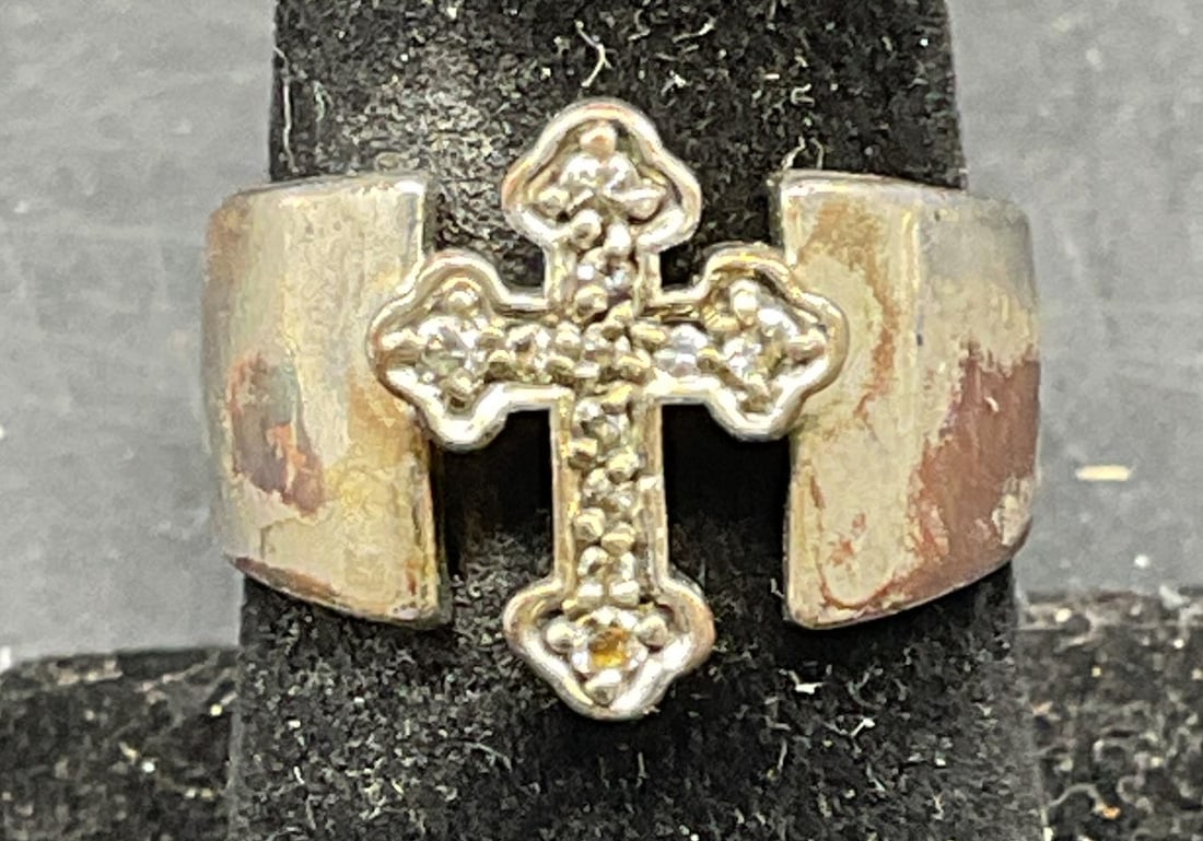 Vintage Silver Plated Crystal Cross Ring: Vintage silver plated crystal cross ring. Ring size 6.75. Some scratching. Jewelry, estate jewelry, costume jewelry, cocktail jewelry, fashion jewelry, accessories, fashion accessories, wearables, gif