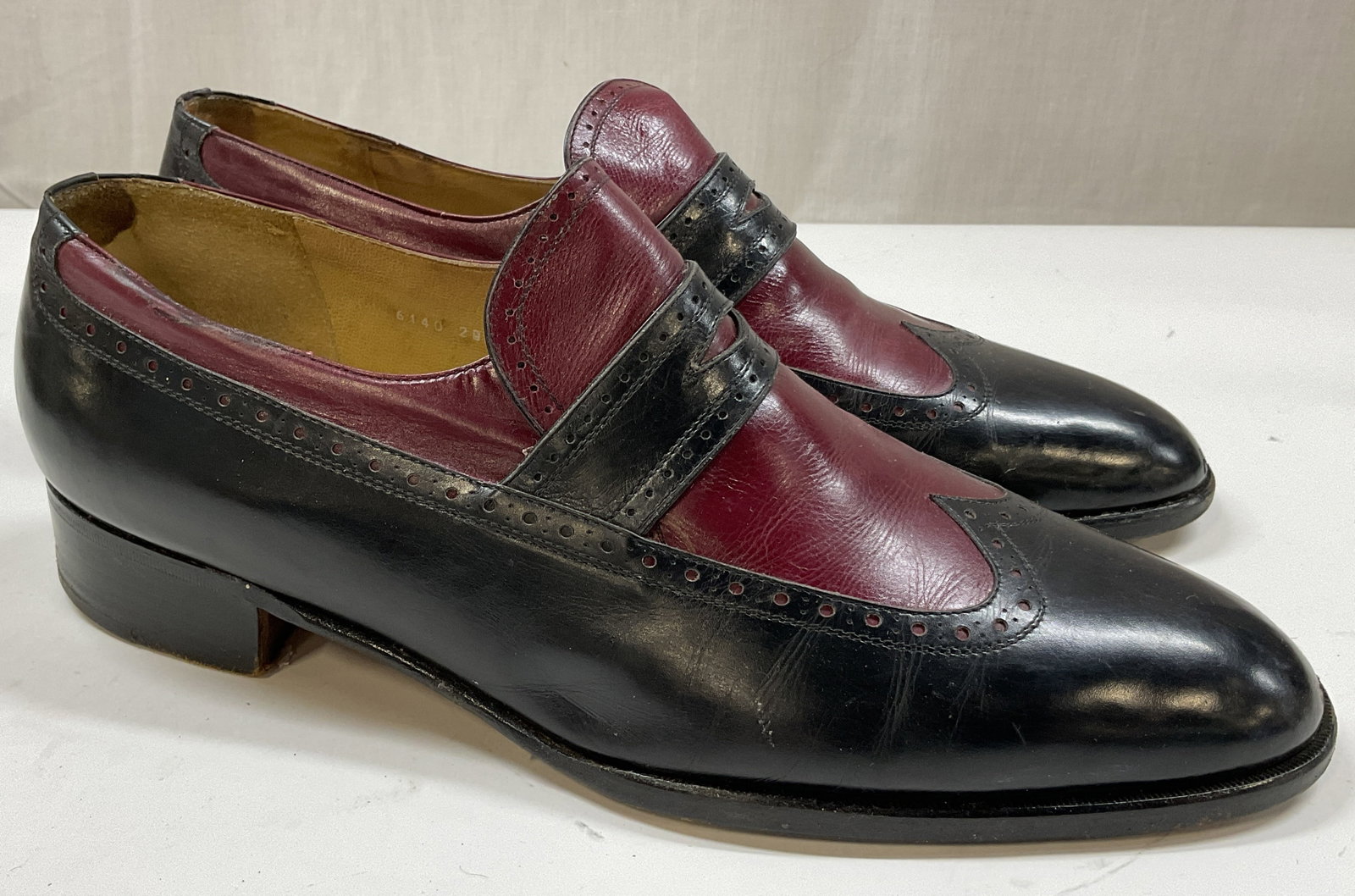 Ottorino Bossi Black & Red Leather Loafers Italy: Ottorino Bossi black and red leather loafers. Made in Italy. Leather material. Size 9. Heeled shoe. Ornate design in black and red. Wear consistent with exposure. Loafers, shoes, Ottorino Bossi, weara