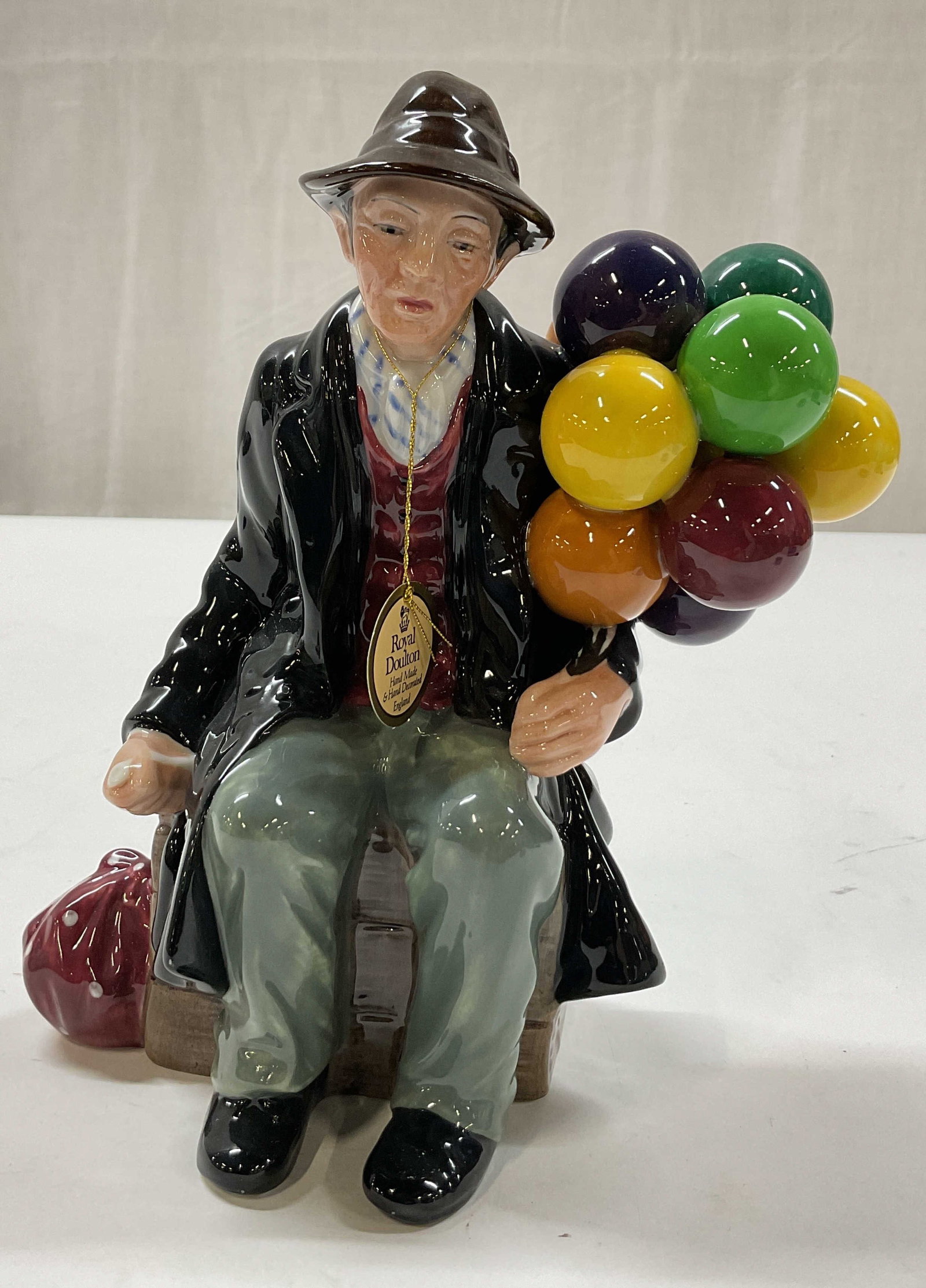 1939 Royal Doulton The Balloon Man Fig England NWT (1 of 11)