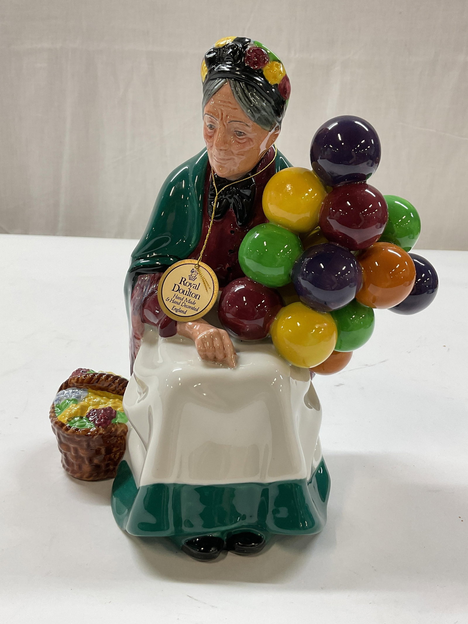 1928Royal Doulton OldBalloonSeller Fig England NWT (1 of 10)