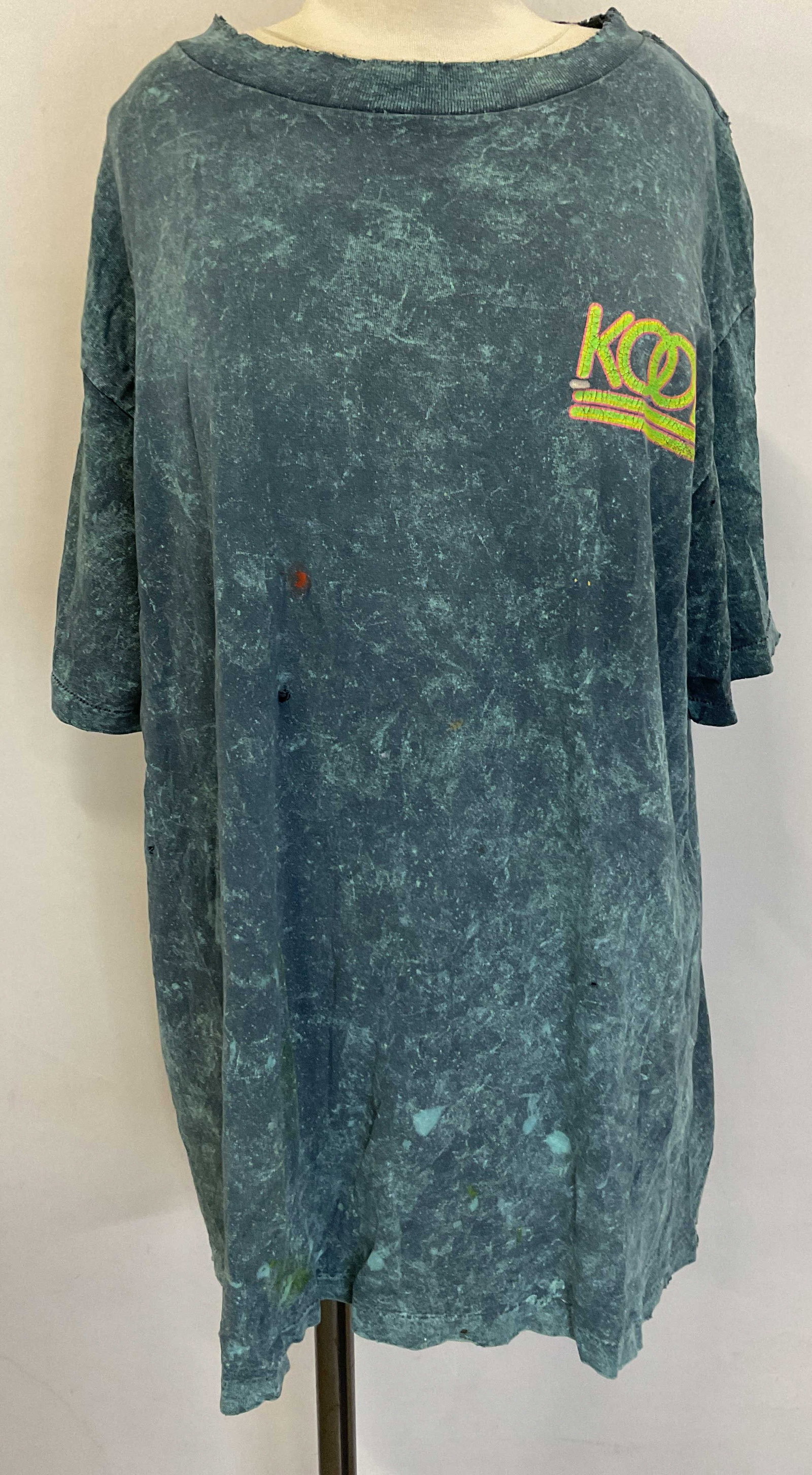 Bluegrass Tees Blue Graphic Tee USA: Bluegrass Tees blue graphic tee. Made in USA. 100% cotton. Size XL. Features graphic that reads Kool in green and pink. Ripped and distressed accents. Some blemishes. Property of opera singers estate 