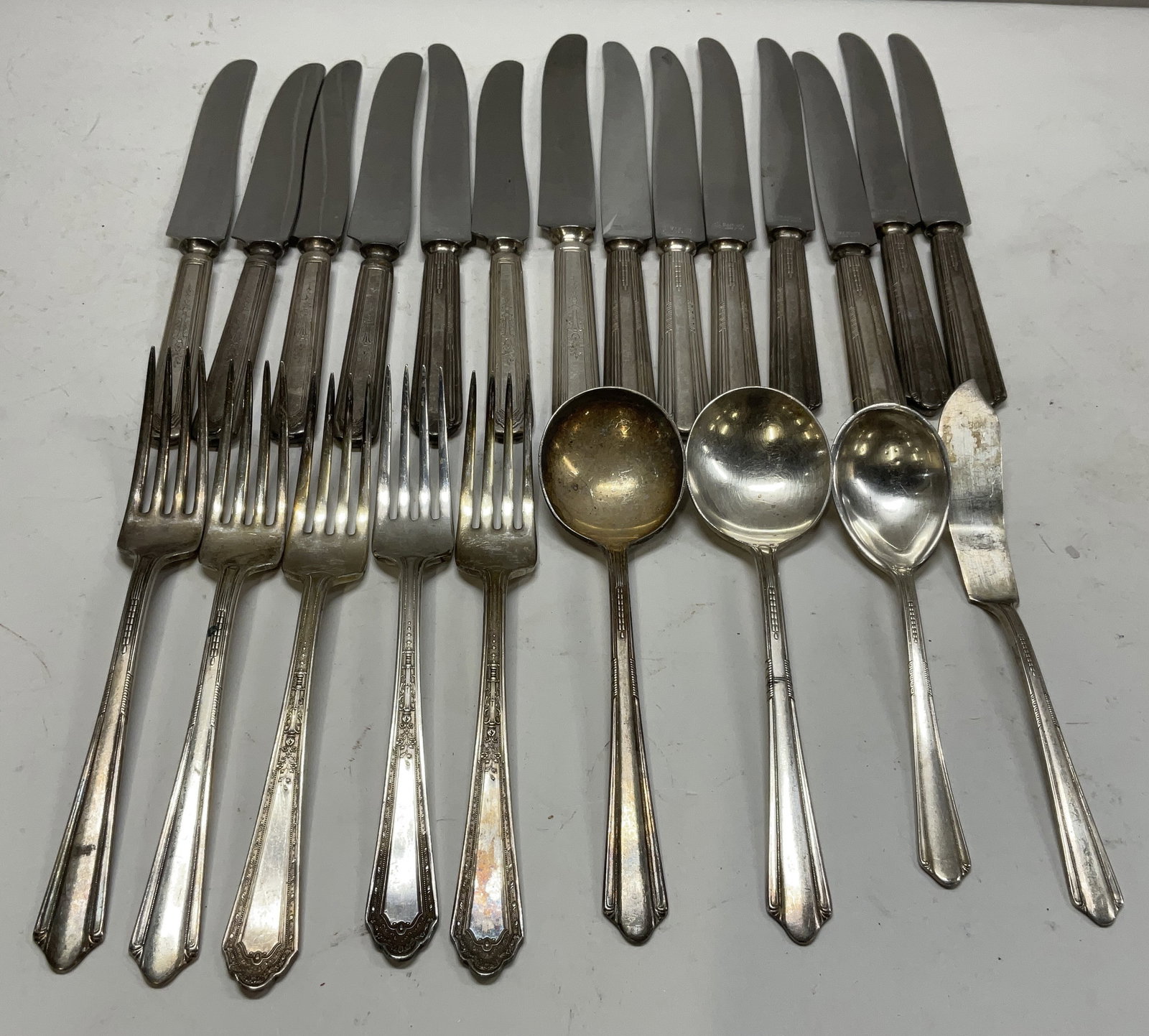 Lt23 Holmes & Edwards+ Silverware Silver Pl & More (1 of 12)