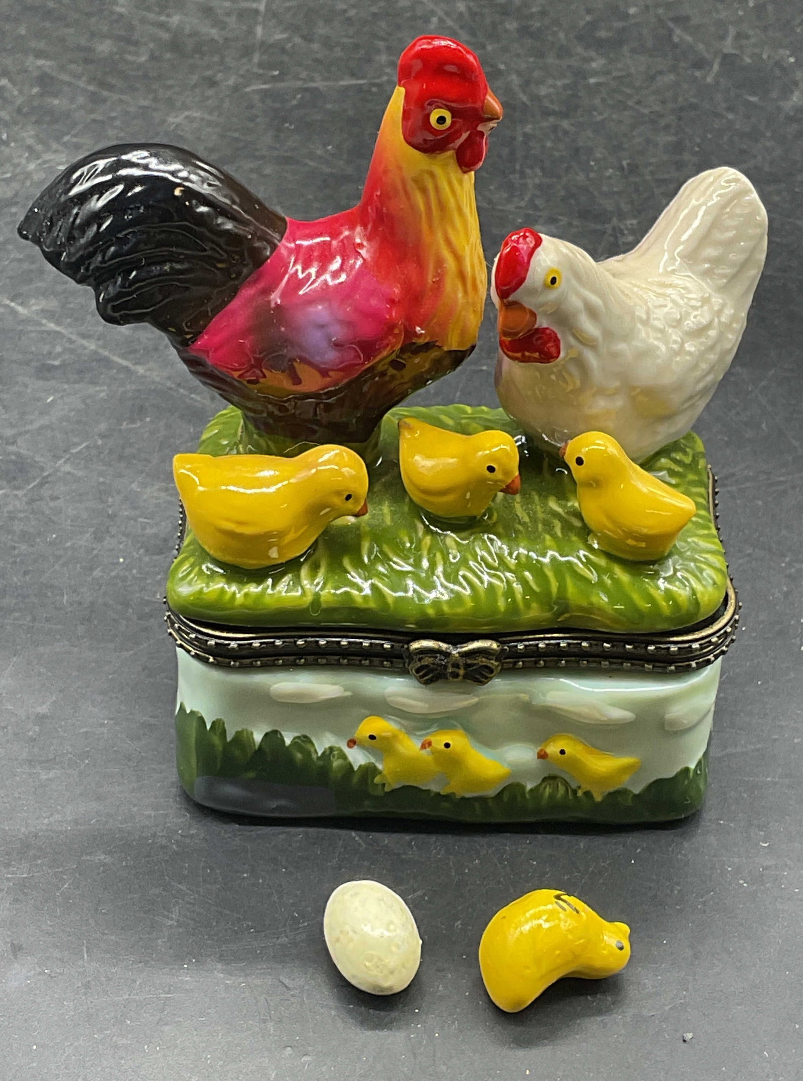 Porcelain Chicken Trinket Box with Trinkets (1 of 8)