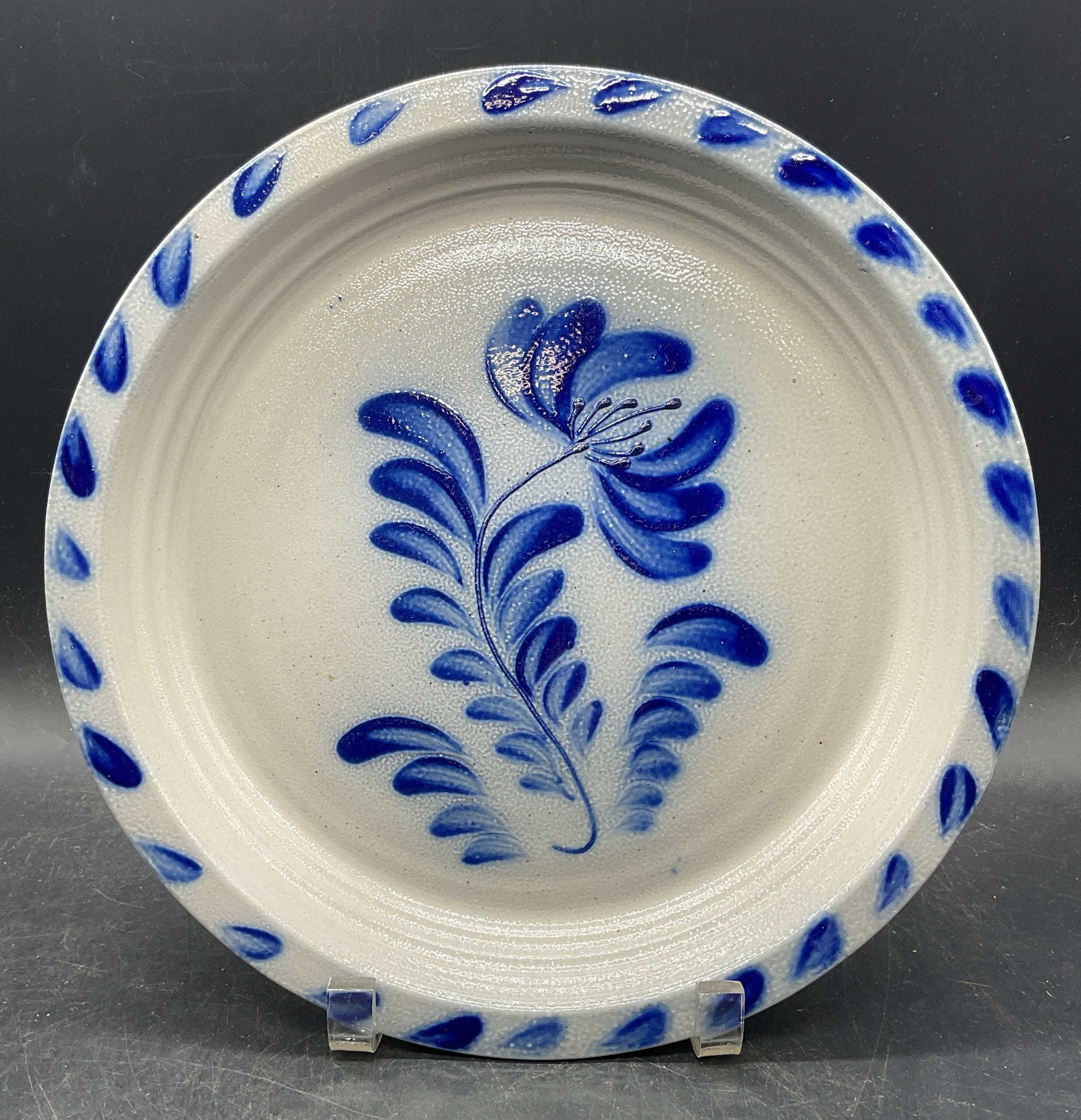 1992 Eldreth Folk Art Stoneware Floral Plate: Vintage 1992 signed Eldreth pottery folk art stoneware plate. Blue glaze with floral motif. Measures approx. 11 inches wide. Made in USA. Some scratching and crazing. Eldreth pottery, folk art