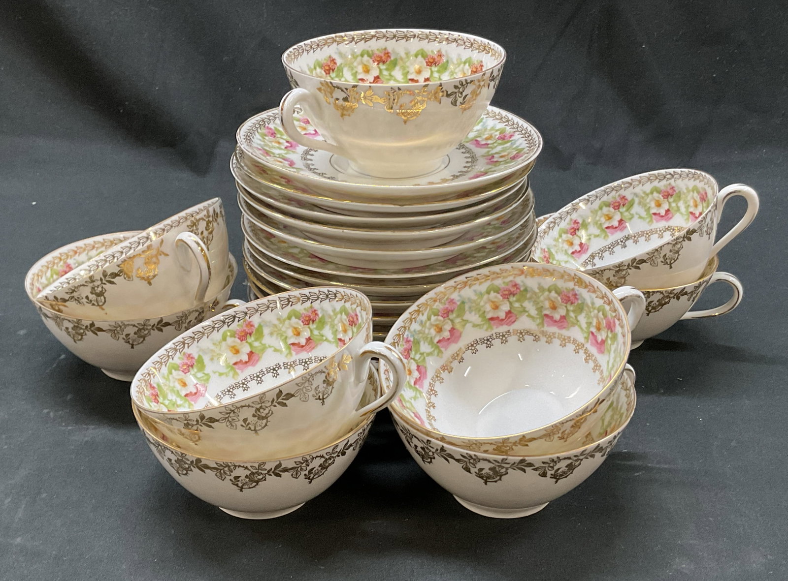 Set 23 Moritz Zdekauer Teacups & Saucers Austria (1 of 8)